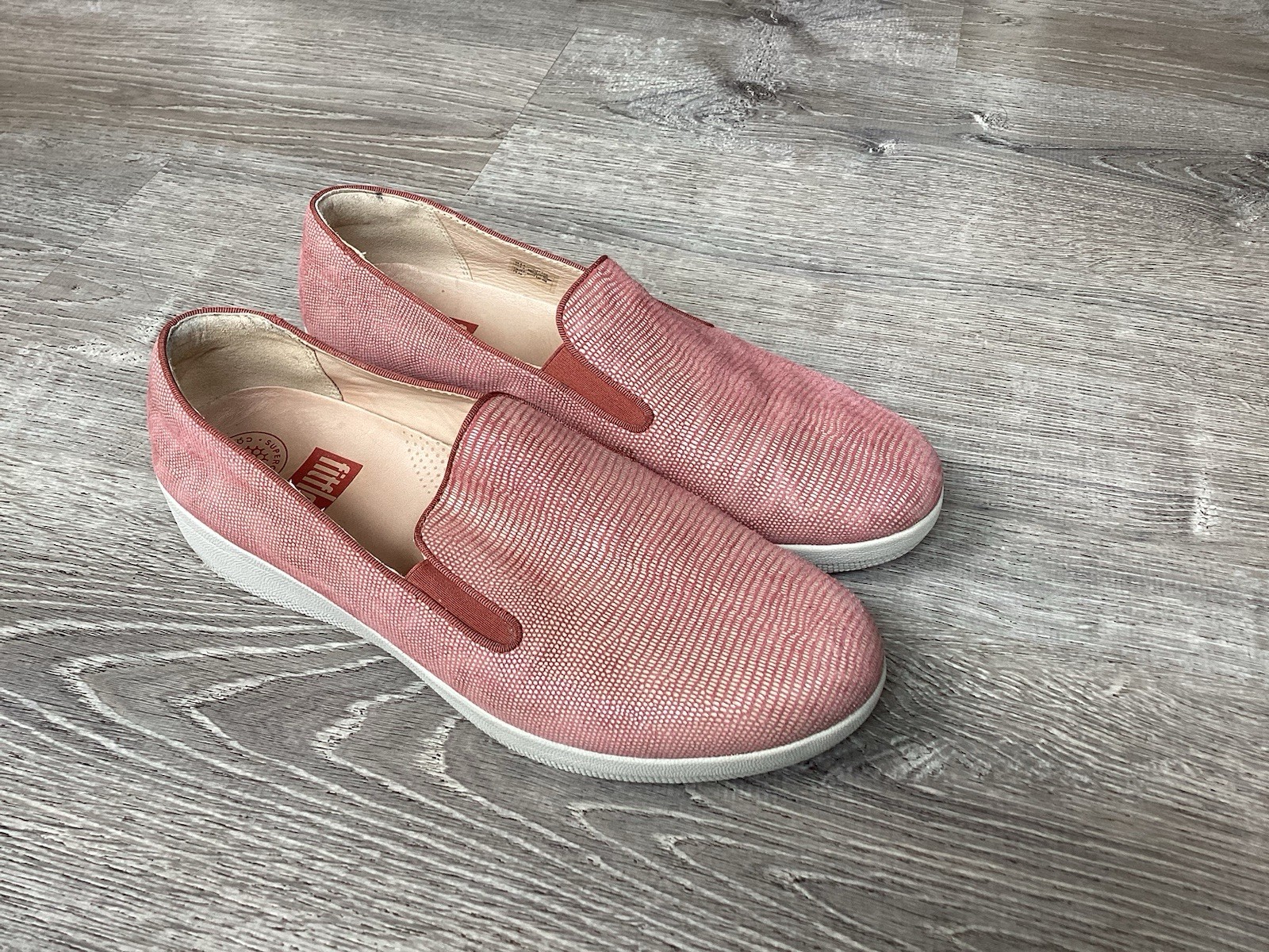 Fitflop superskate Pink Salmon lizard slip on sneakers Womens size 8.5 Shoes