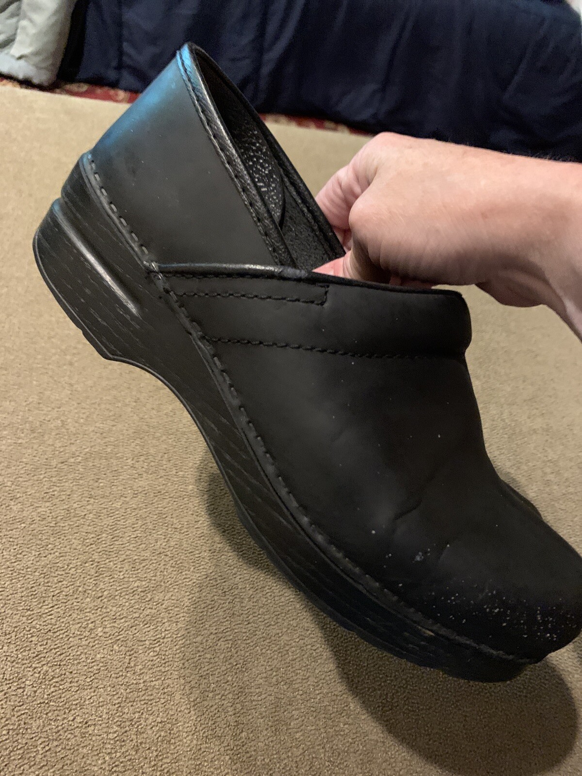 Women’s Size 39 (8.5-9) M Dansko Black Slip On Professional Clogs (TD)