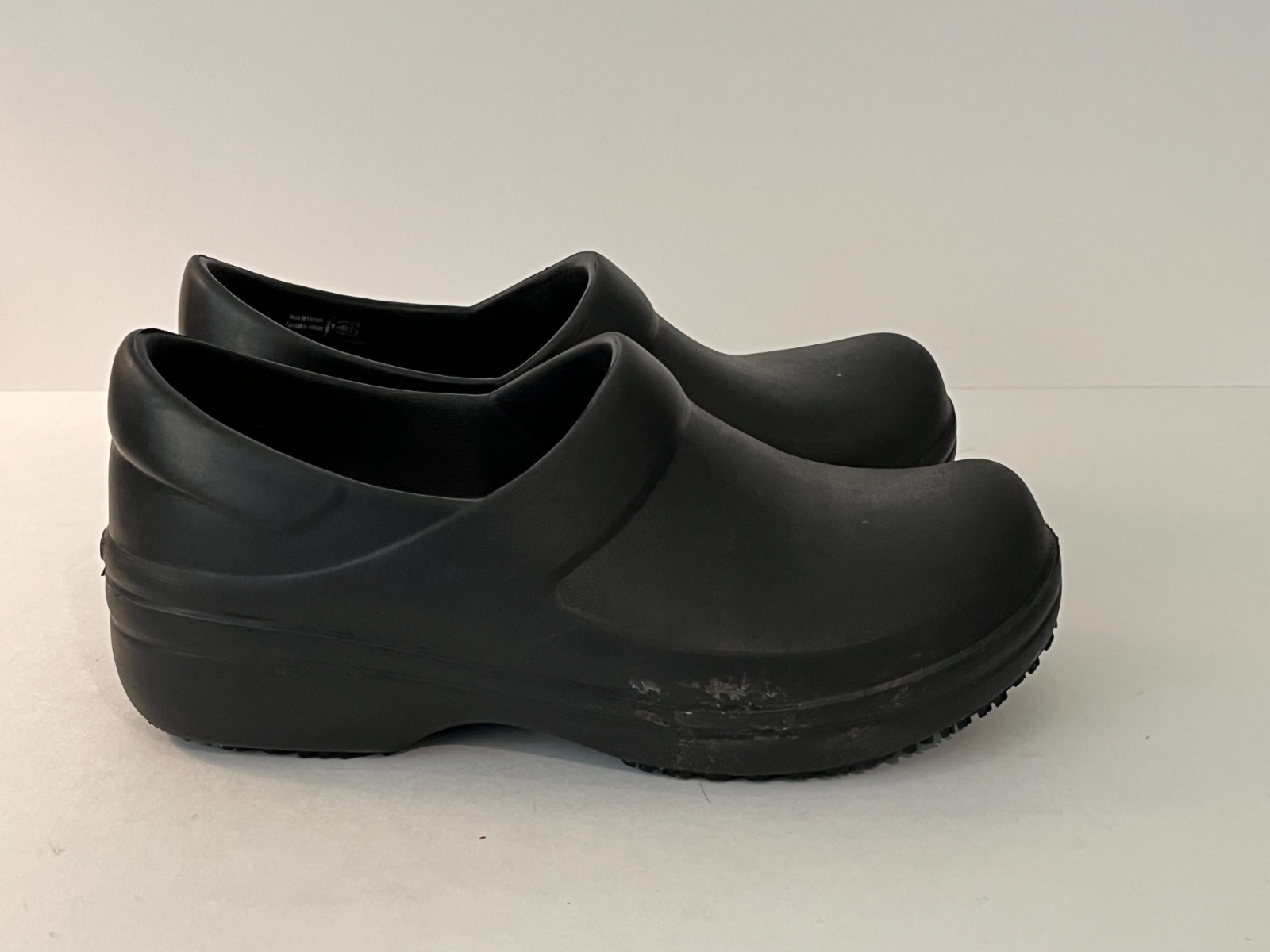 Crocs Neria Pro Women’s SIZE 6 Black Slip-Resistant Nursing Clogs 205384