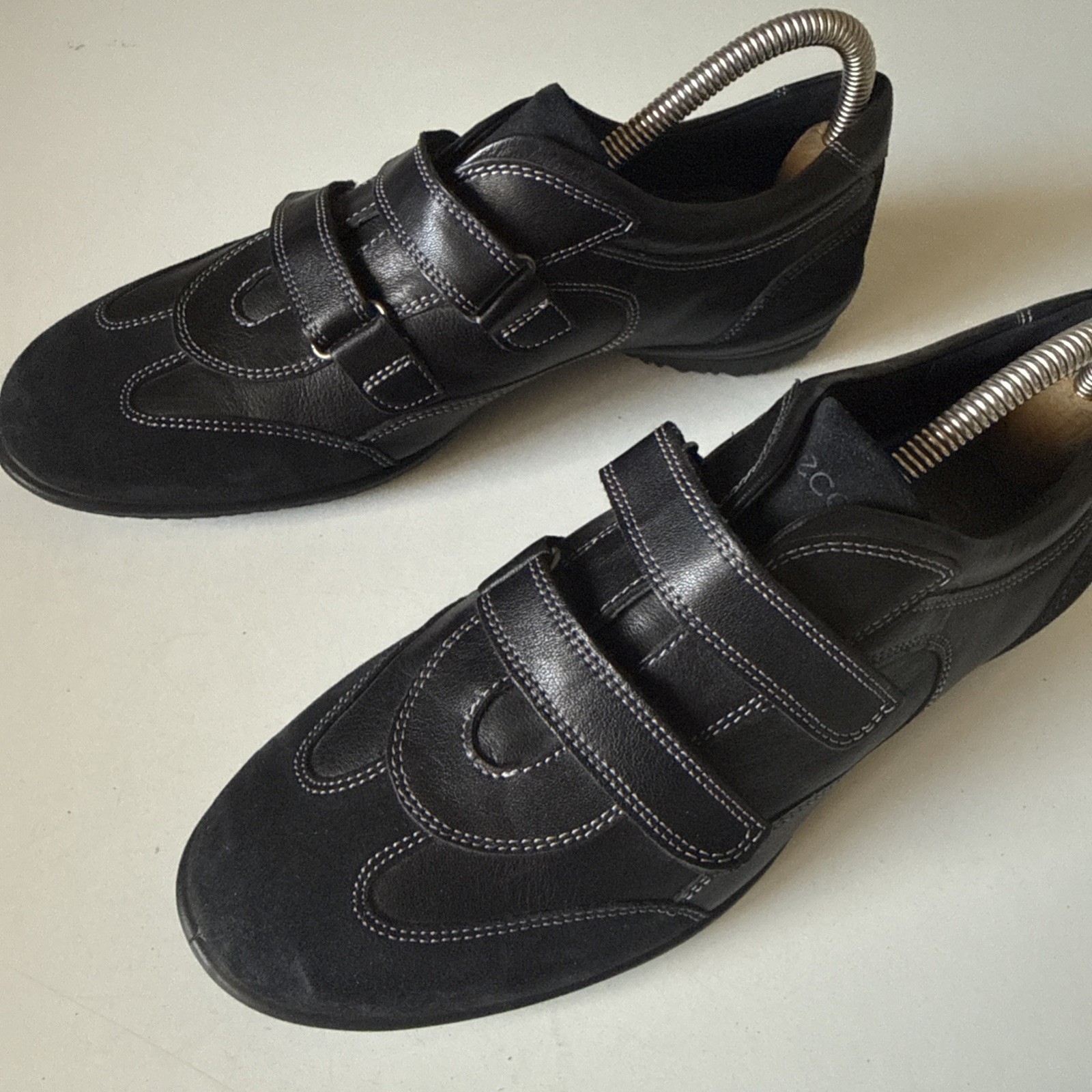 ECCO mens Comfort Black Leather Hook & Loop Straps Sneaker Size 9 US