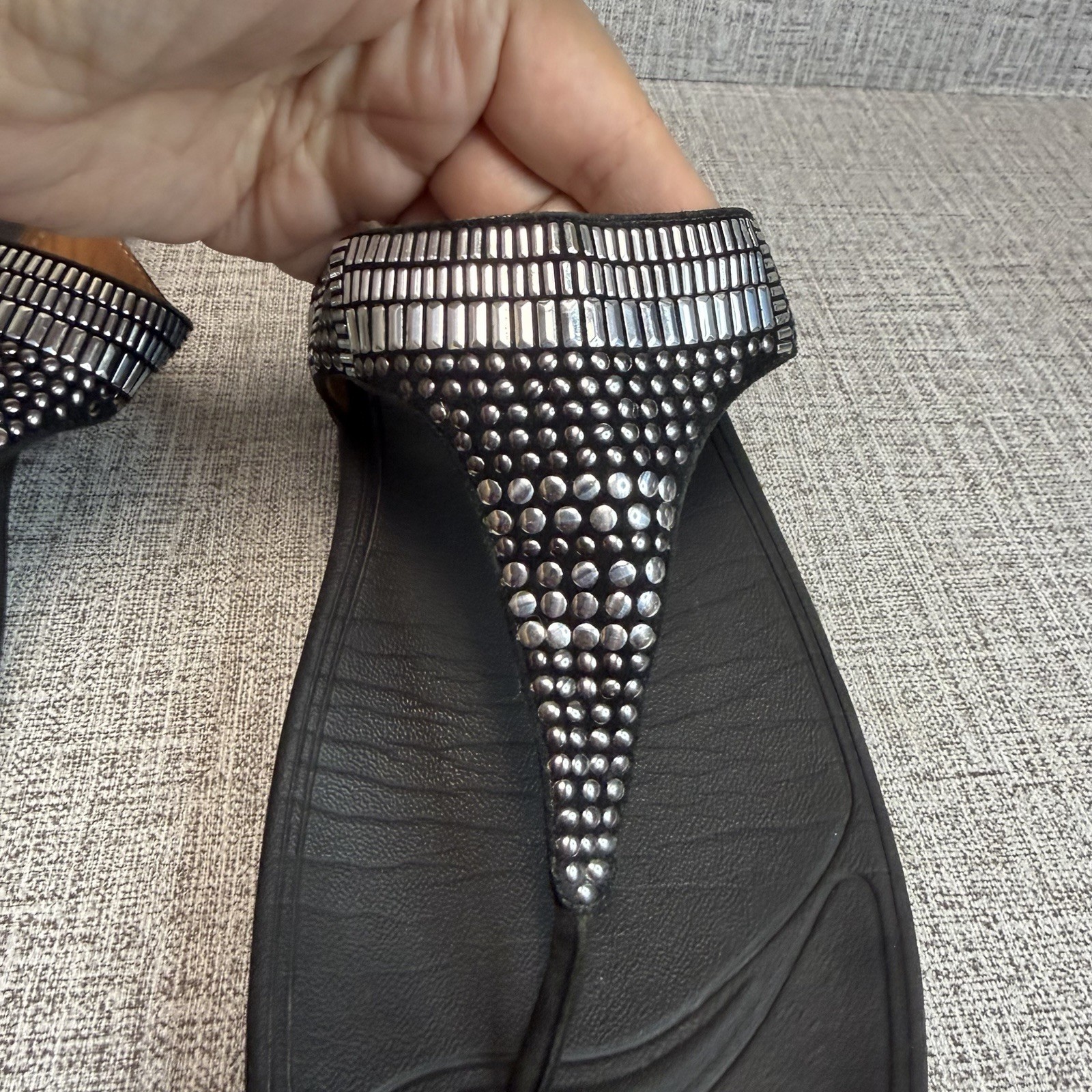 FitFlop Sandals Women’s Size 10 Black Strobe Luxe Flip Flop Thong Rhinestones