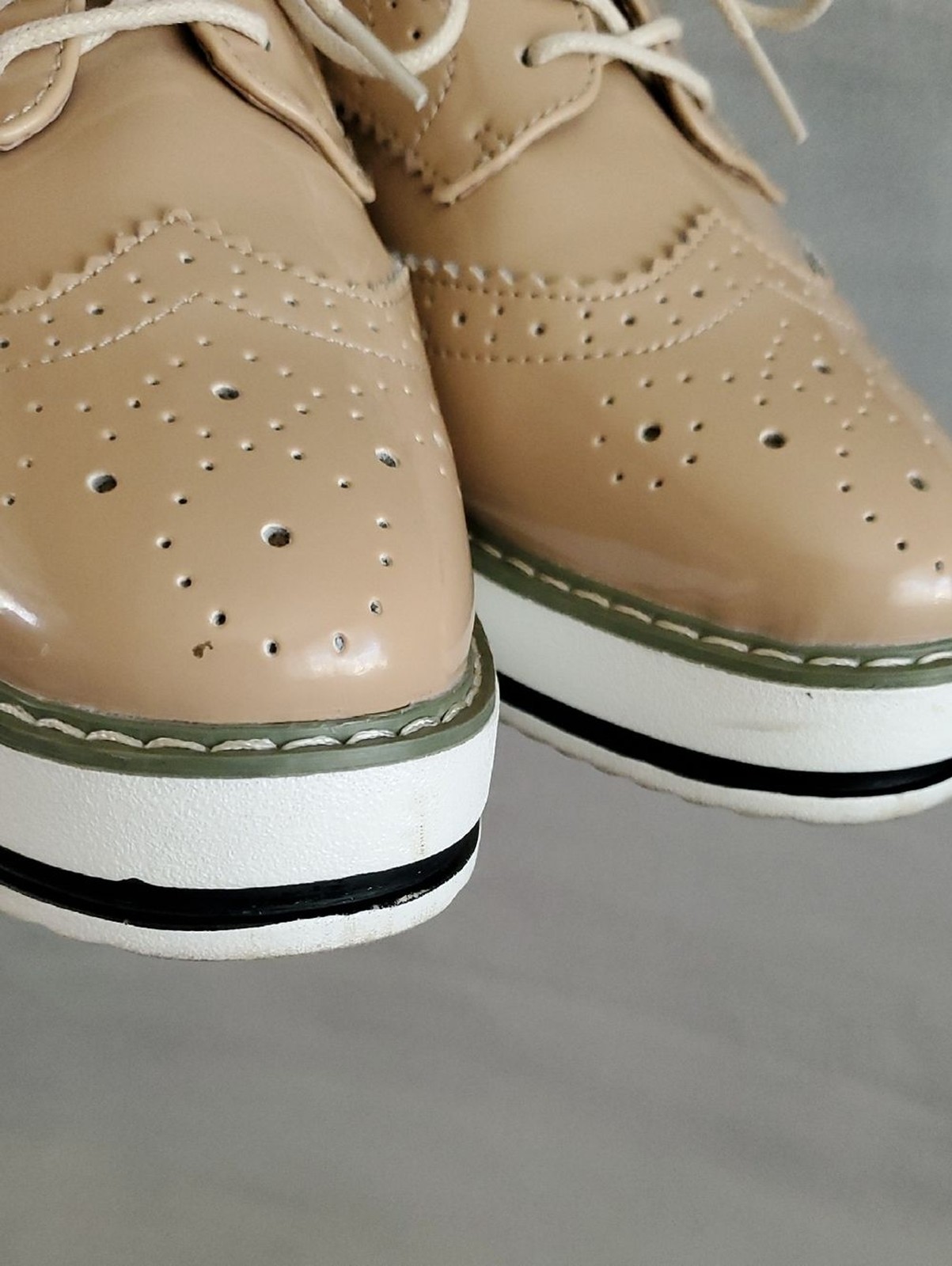 DADAWEN Tan Patent Platform Oxford Wingtip Shoes WOMEN’S SIZE: 39 EU/ 8 US