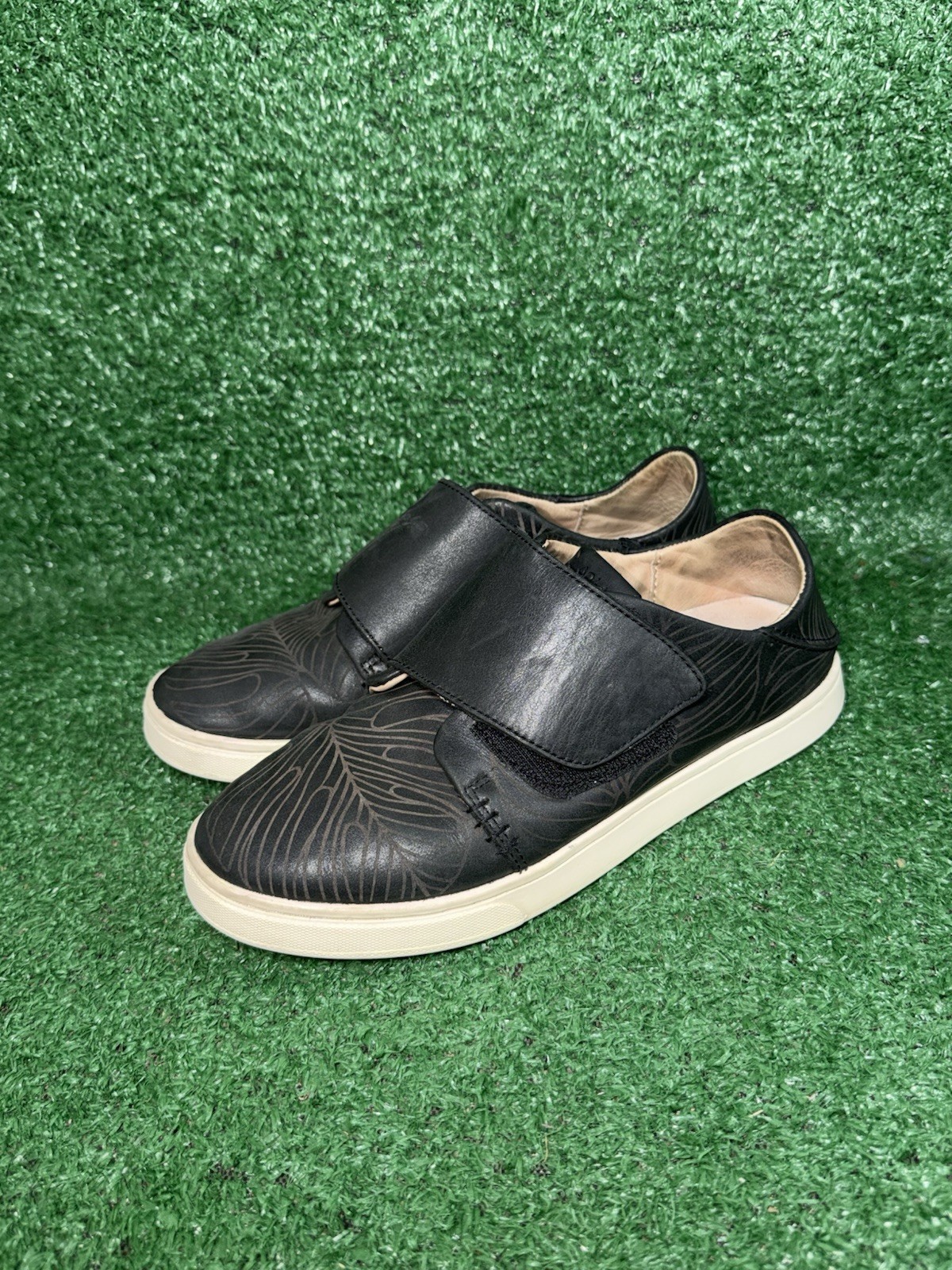 Olukai Women Size 6 Pehuea Loupili Black White Leather Shoe Strap Casual Sneaker