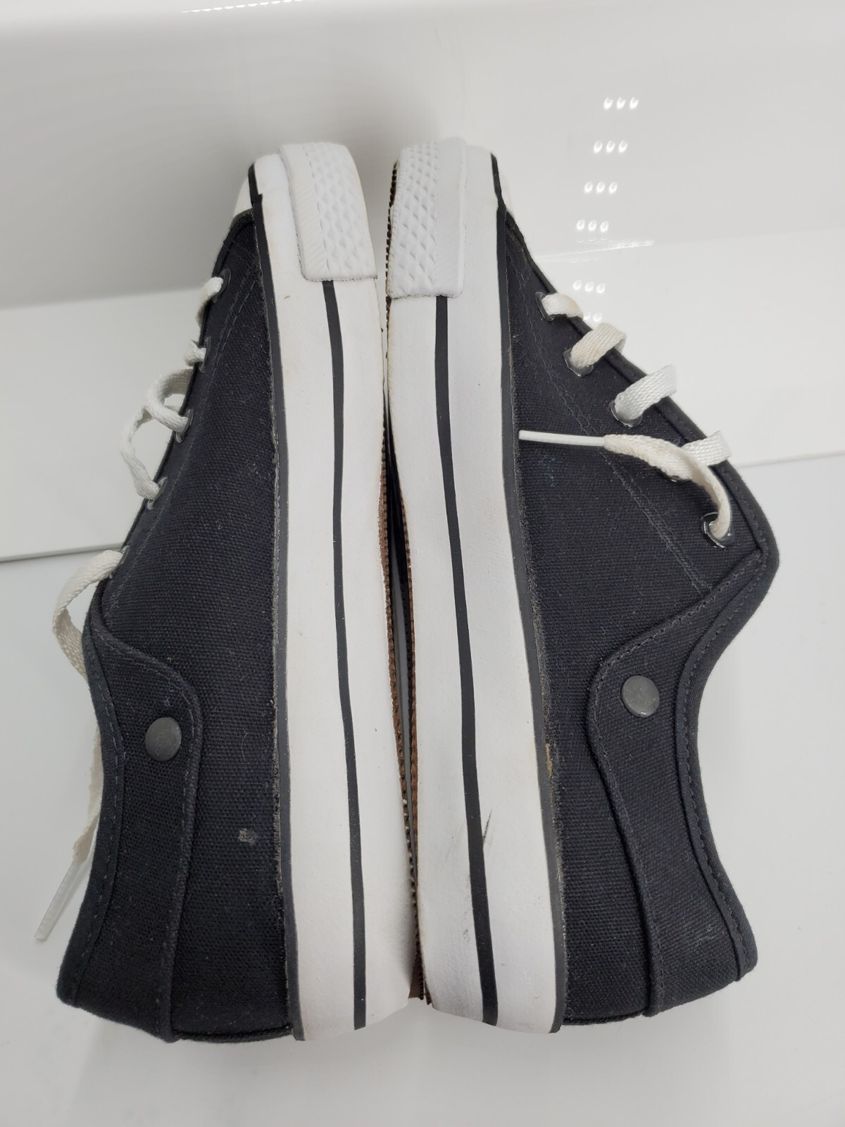 Genuine Tomy Takkies Sneakers Low Top Teens SZ 2 UK, 4 US Black