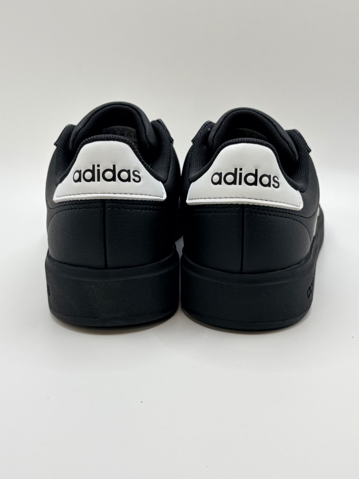 Adidas Grand Court 2.0 Women’s Black and White Sneakers Size 5 US