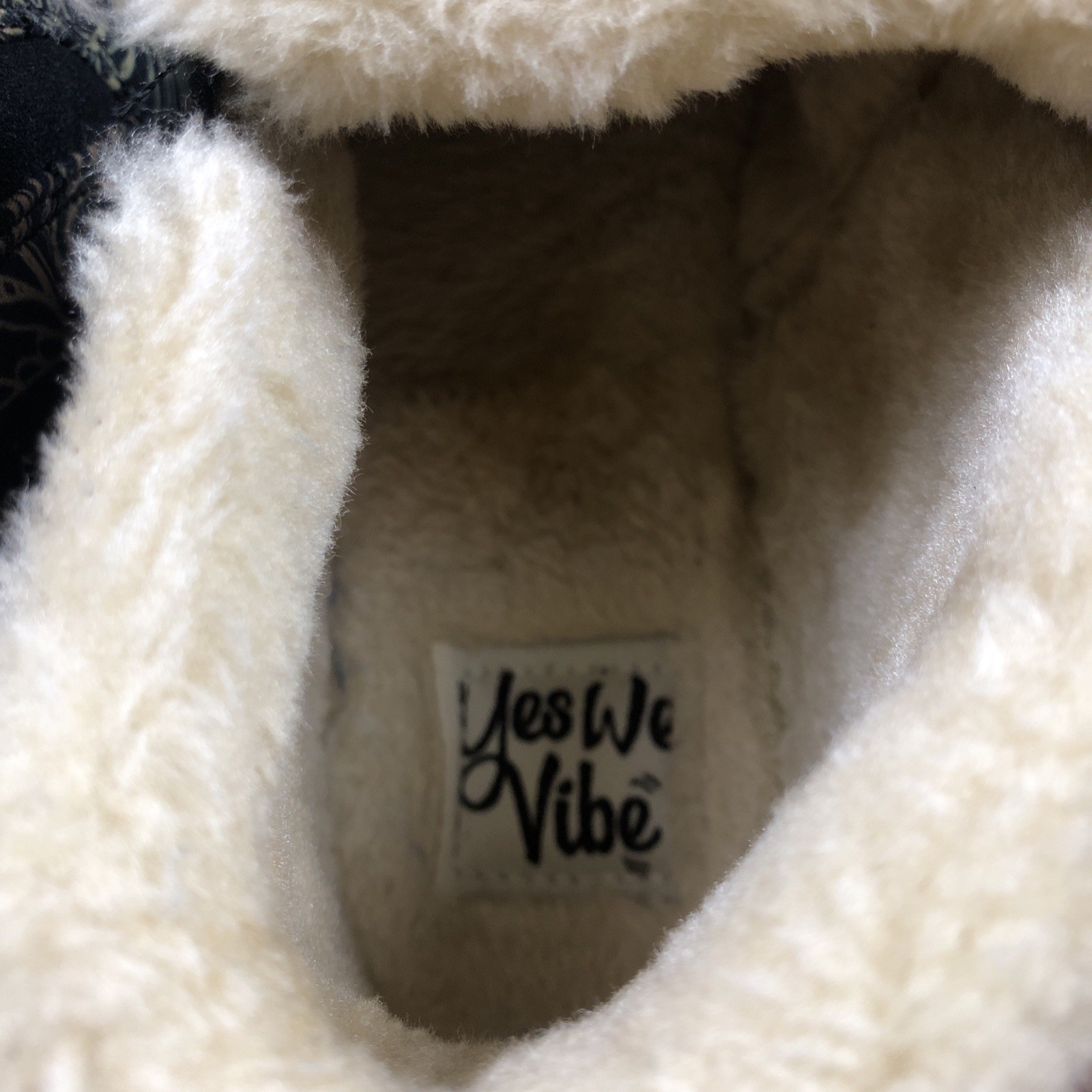 Yes We Vibe Women Sz 7.5 M Multicolor Celestial Faux Fur Lined Shoes