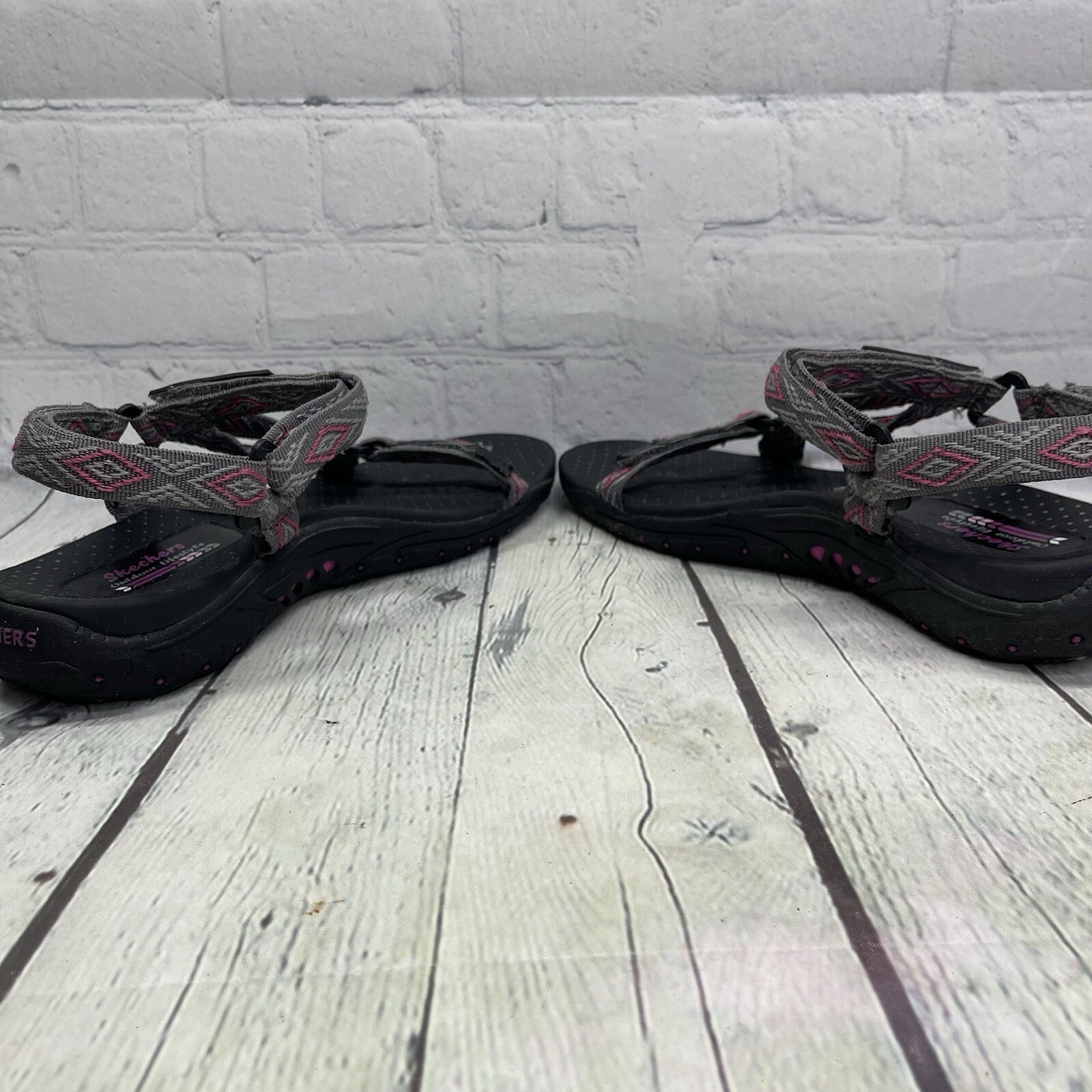 Skechers Reggae Sandals Women Size 9 Strappy Outdoor Lifestyle Hiking Walking