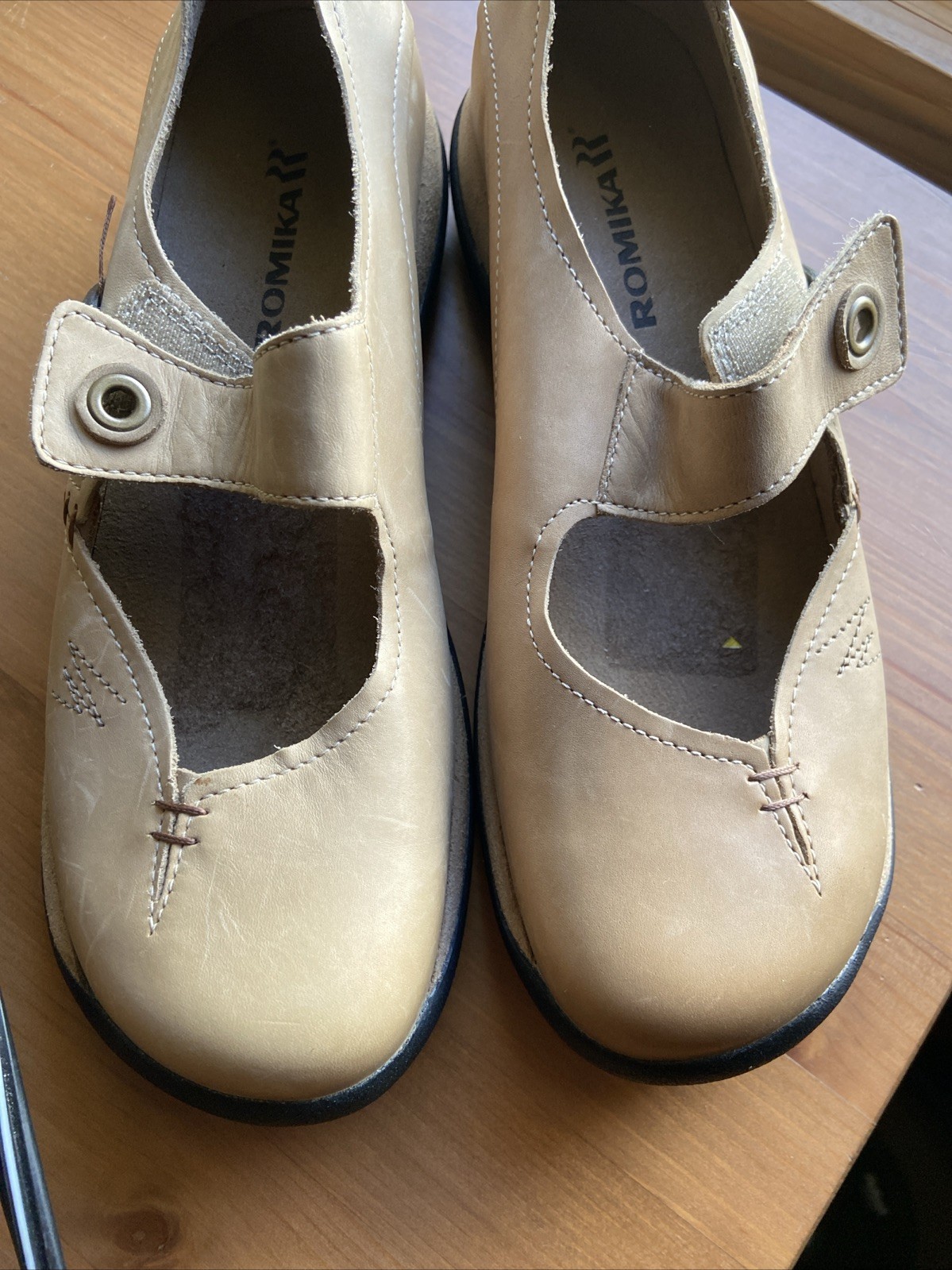 Romika Beige Leather Mary Jane Cassie Comfort Sz 9 ( 40) New, Discolouration