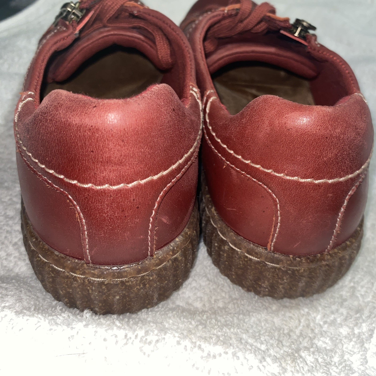 Size 10 Women’s Red CLARK’S SHOES SNEAKER STYLE Comfort