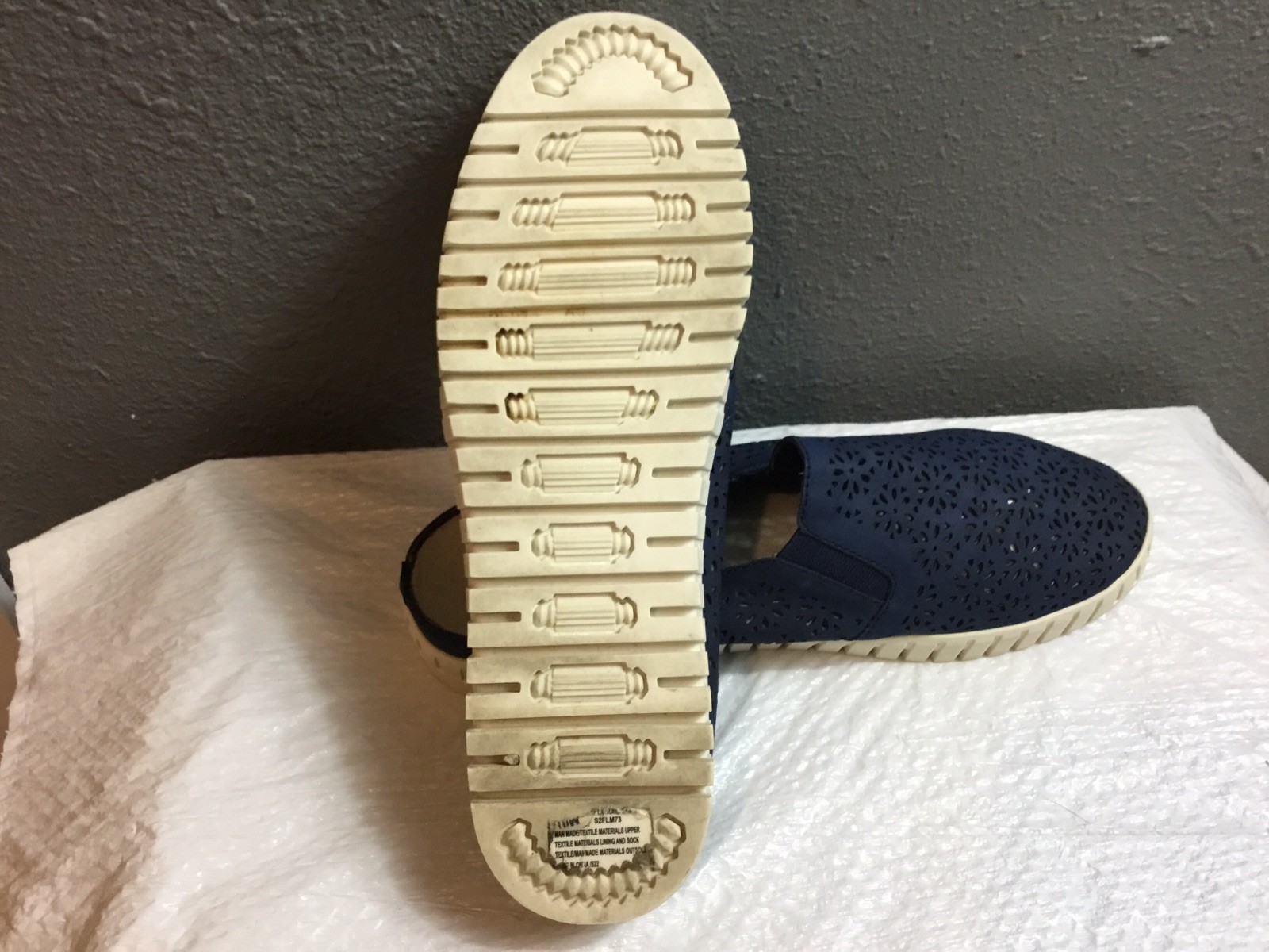 JSport Jambu Slip On Loafers Flats Women Size 10 M Floral Laser Cut Navy Comfort