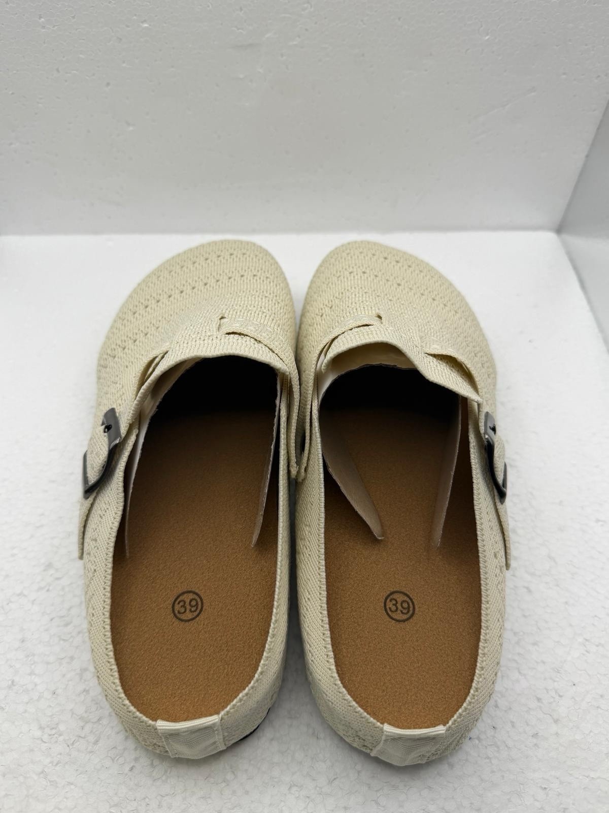 Women’s Cushion air Dumbo Slip On Clogs In A Soft Ivory Knit Upper Size 7