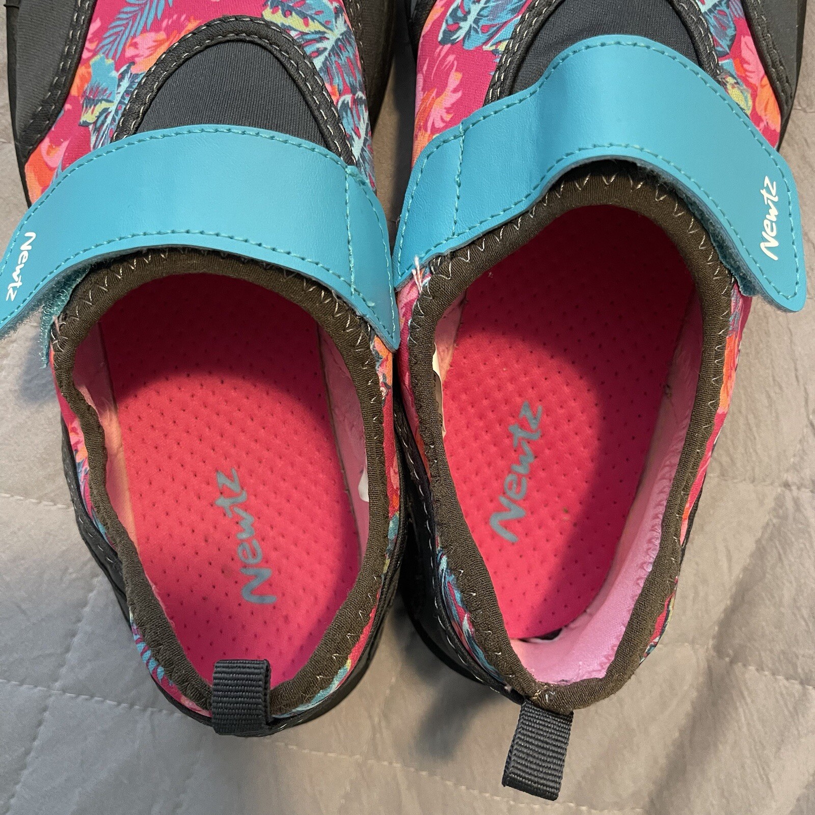 Newtz Water Shoes Womens Sz 9/10 Slip On Beach Vacation Travel Pink Tropical