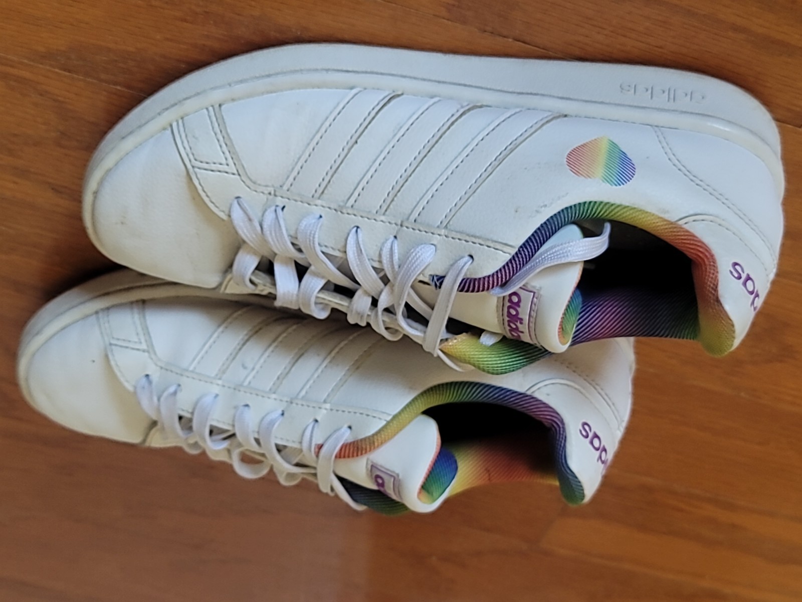 ADIDAS GRAND COURT PRIDE SNEAKERS 8.5 WOMENS WHITE RAINBOW WOMENS CLOUDFOAM VGC