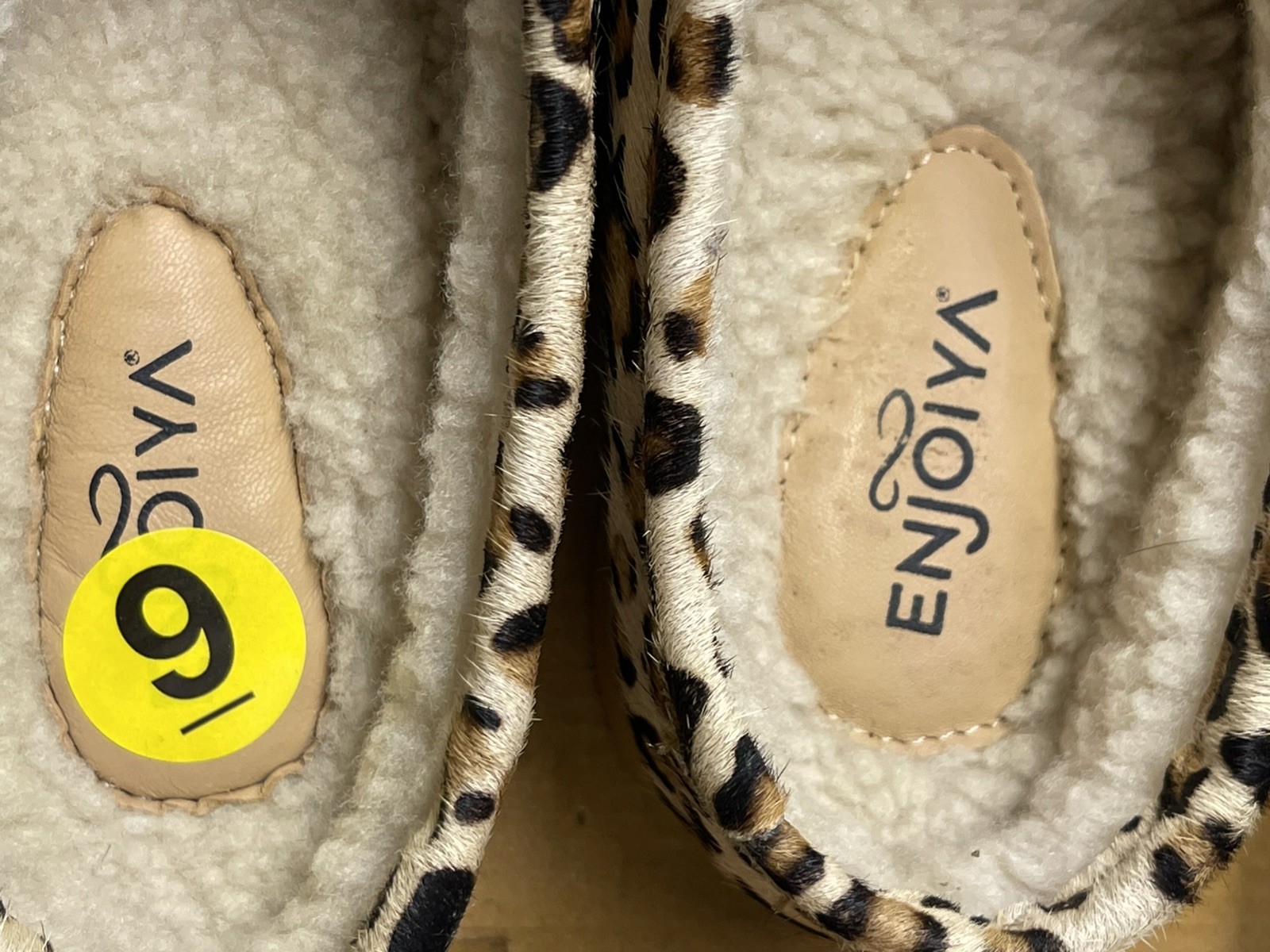 ENJOIYA Chelsey Leopard Print Fleece-lined Round Toe Slide Shoes! Fast Shipping!