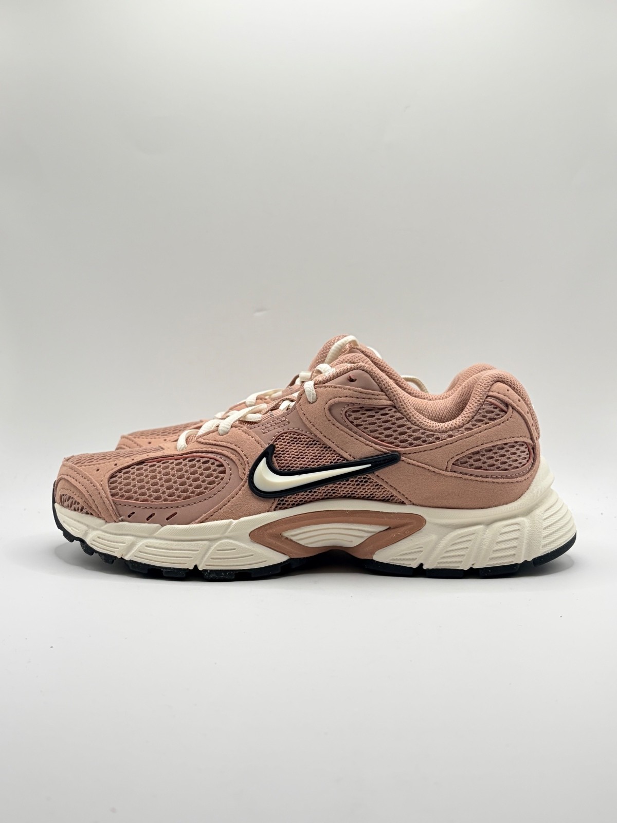 Nike Women’s V5 RNR Running Shoes in Particle Pink/Pale Ivory – Size 6.5 US