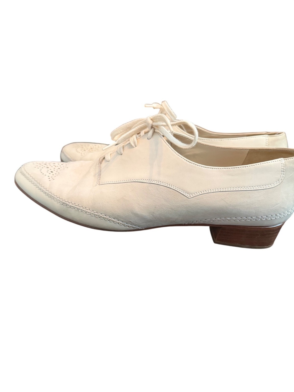 Bally Womens Vasano White Leather Oxford Shoes Size 7.5 Perforated Toe Design