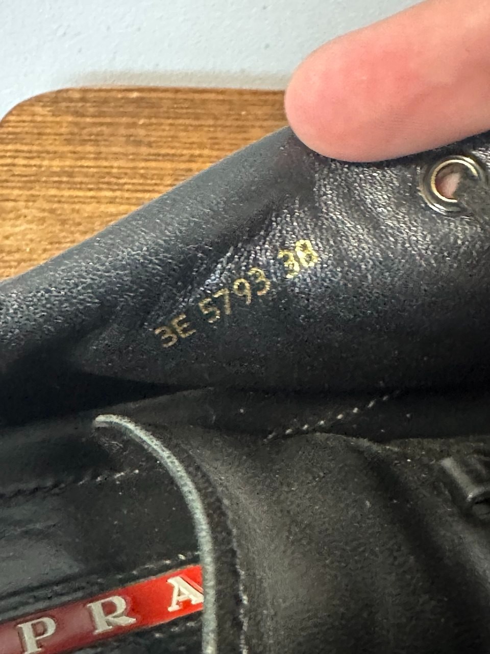 Vintage Prada Leather Sneakers 38 size 3E5793