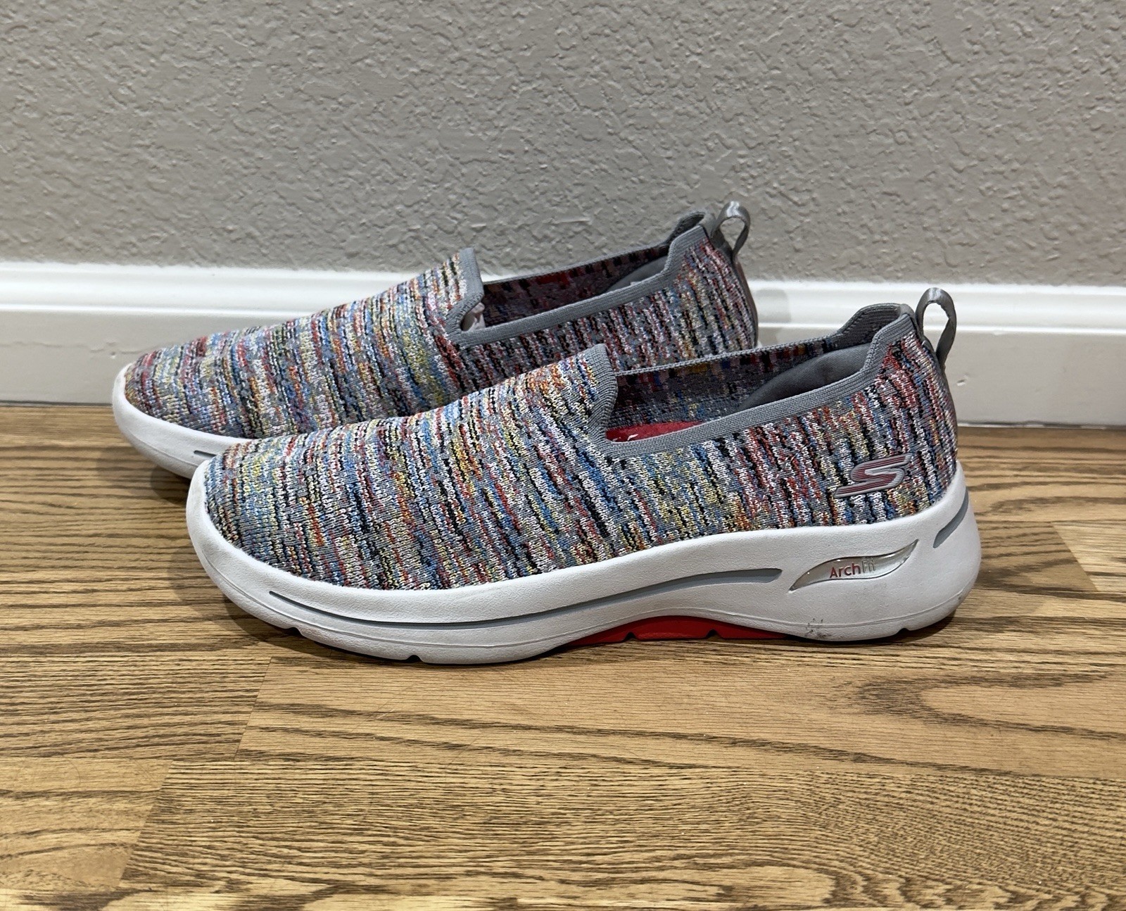 Skechers Arch Fit Slip On Shoes Women’s Size 8.5 Multicolor Knit Comfort Walking