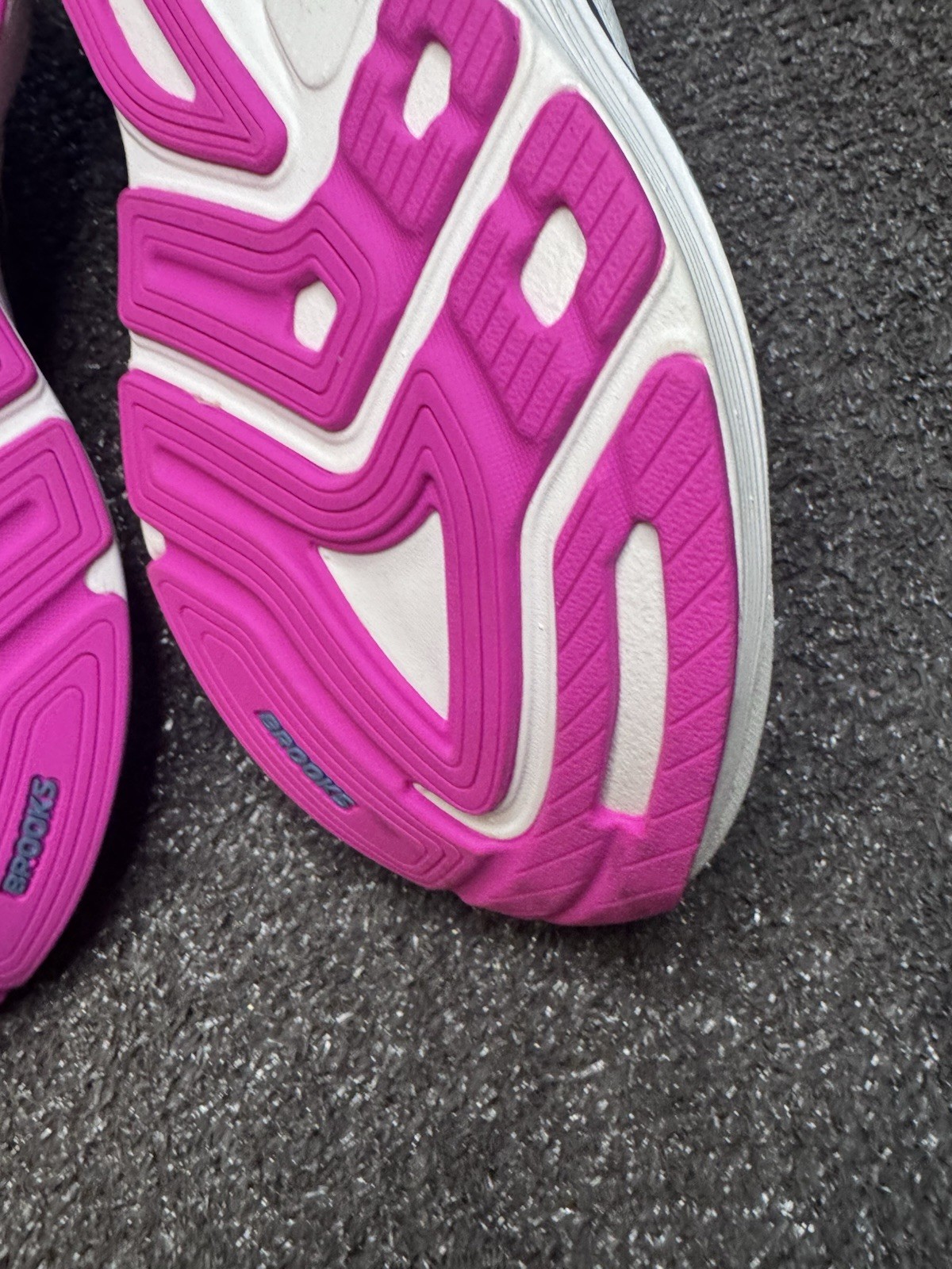 Brooks Revel 8 Women’s Size 8 Running & Walking Shoe White/Moonlight/Pink