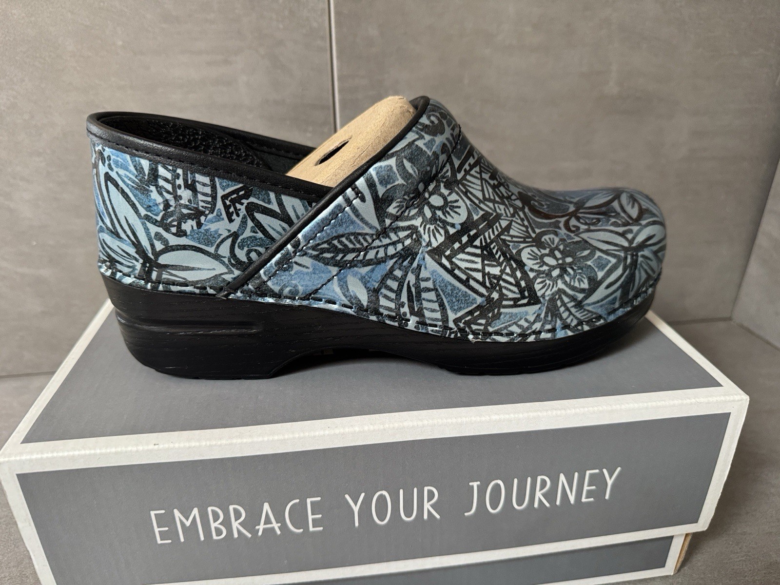 Dansko Professional Floral Patent Denim Clogs EU 40 US 9.5-10 NIB 806-710202
