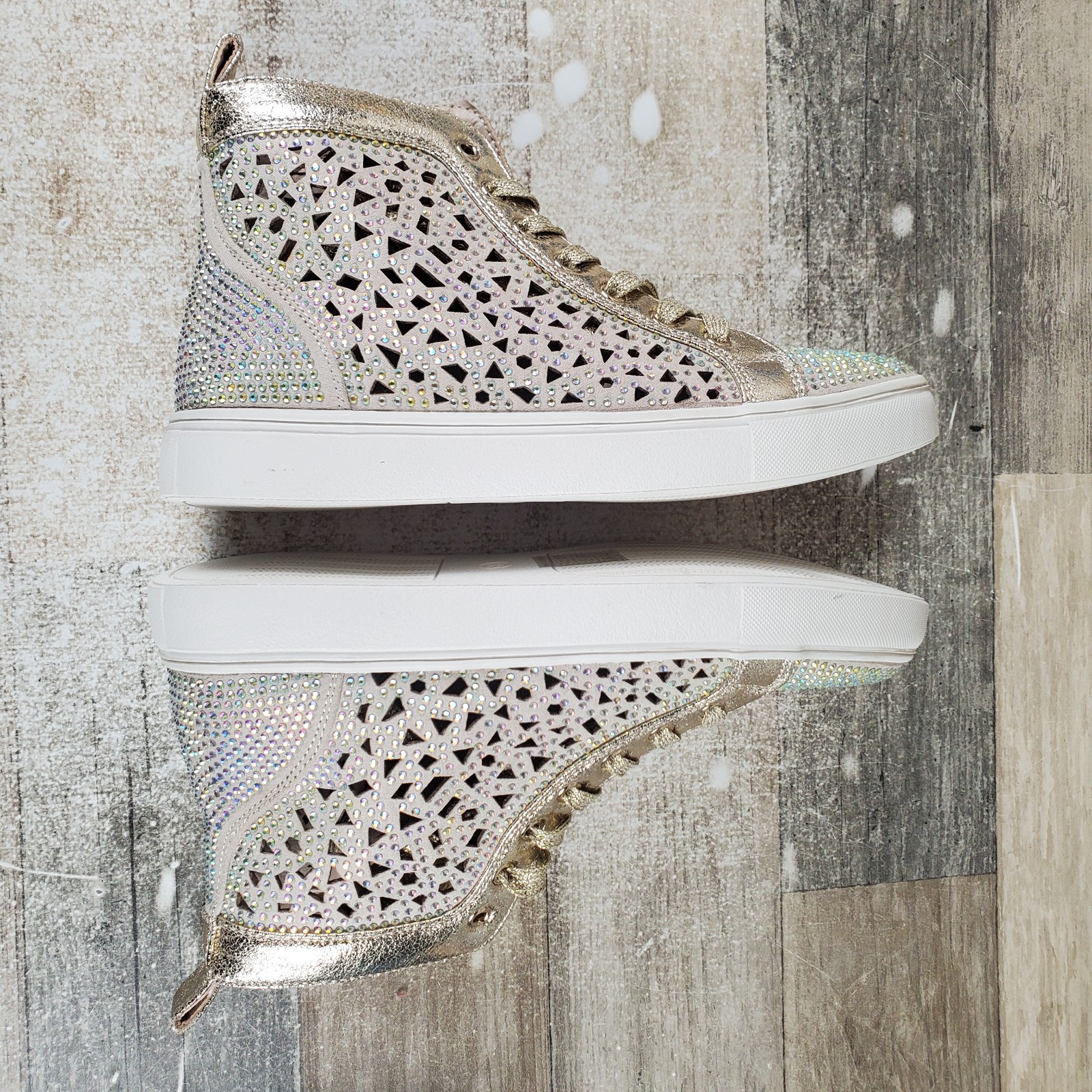 LADY COUTURE Flat Laser Cut Womens Shoes Sz 5 Metallic Gold Mid Top Sneakers