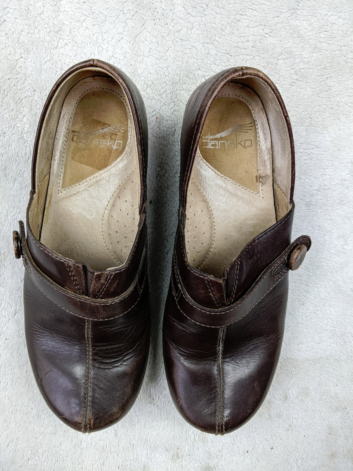 Dansko Solstice Brown Leather Womens 6 37 Split Toe Button Strap Clogs
