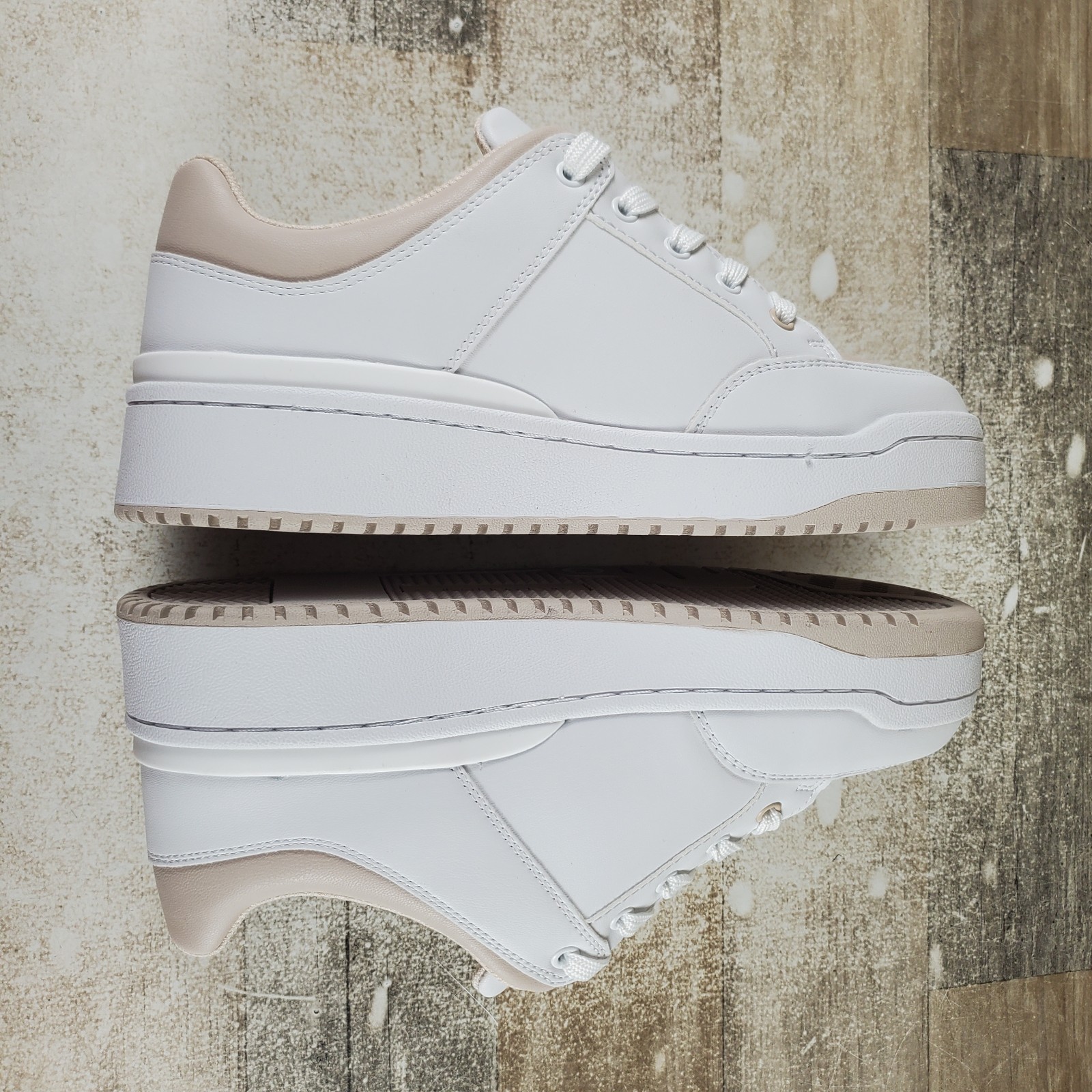 Calvin Klein Aubrie Womens Shoes Sz 8 M White Beige Leather Lace Up Sneakers