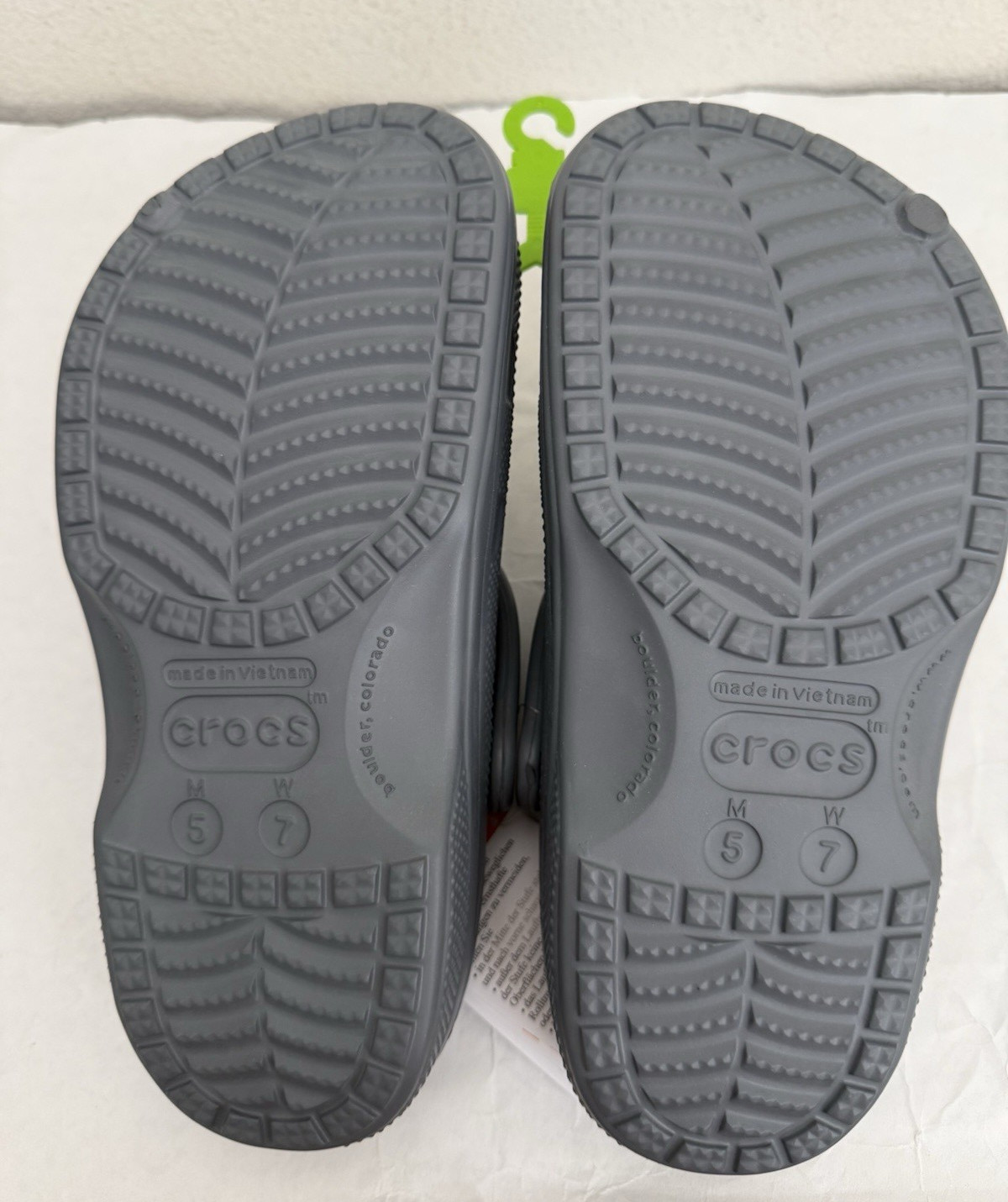 NWT Crocs Men’s and Women’s Unisex Baya Lined Clog M5/W7 Charcoal