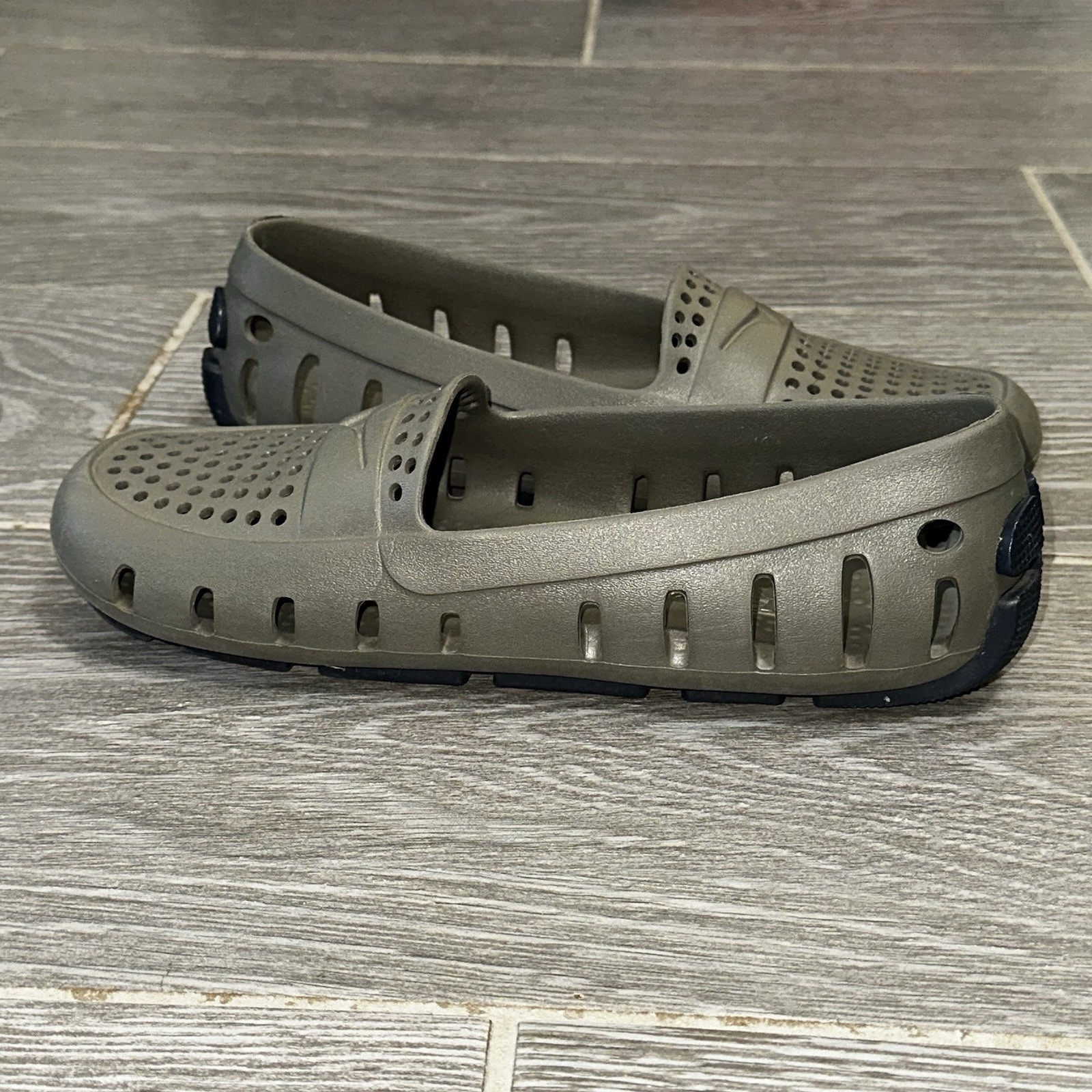 Floafers Country Club Women’s 8 Olive Green Water Shoes Lightweight Summer Pool