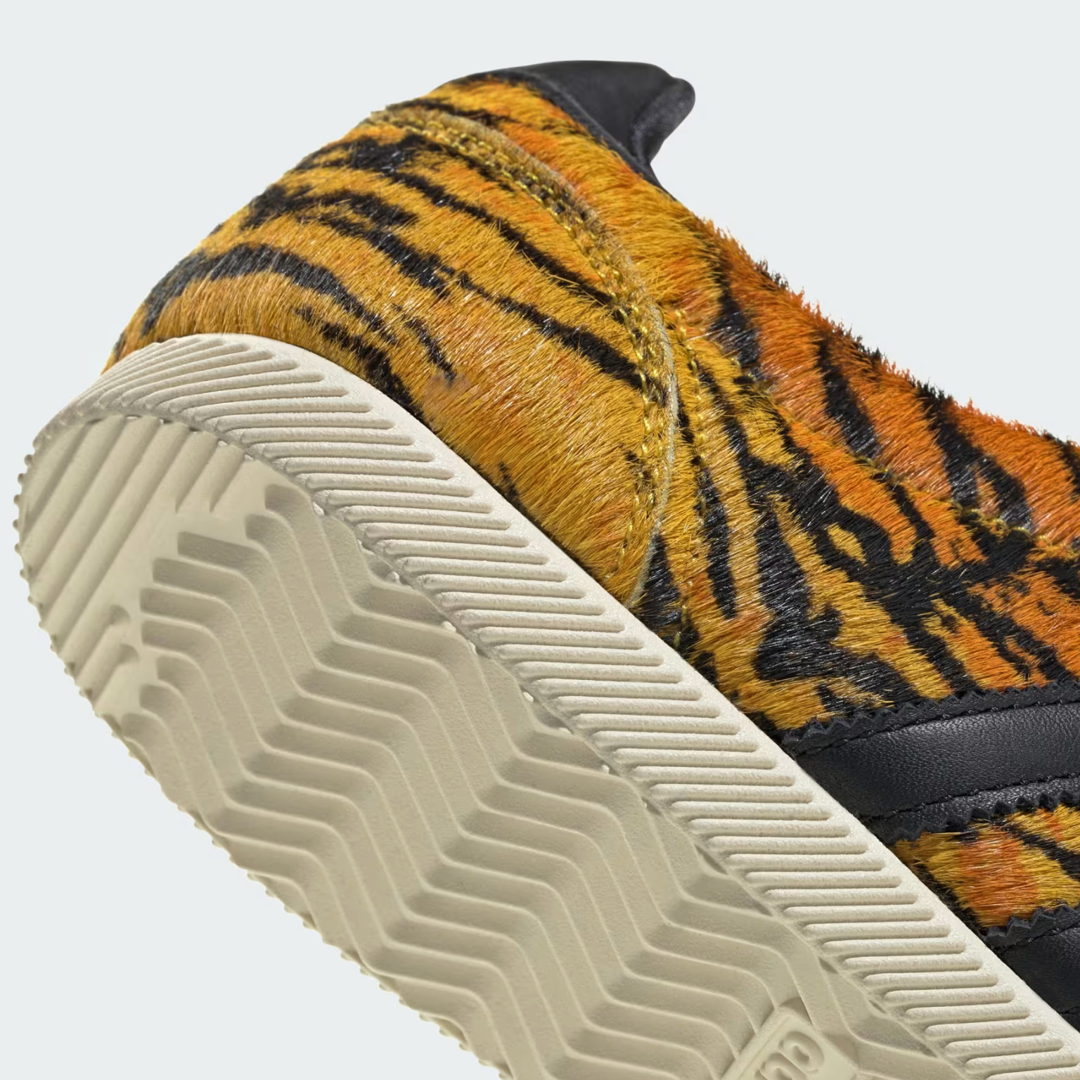 Adidas Japan Tiger Print Yellow Black Women’s New KI6545