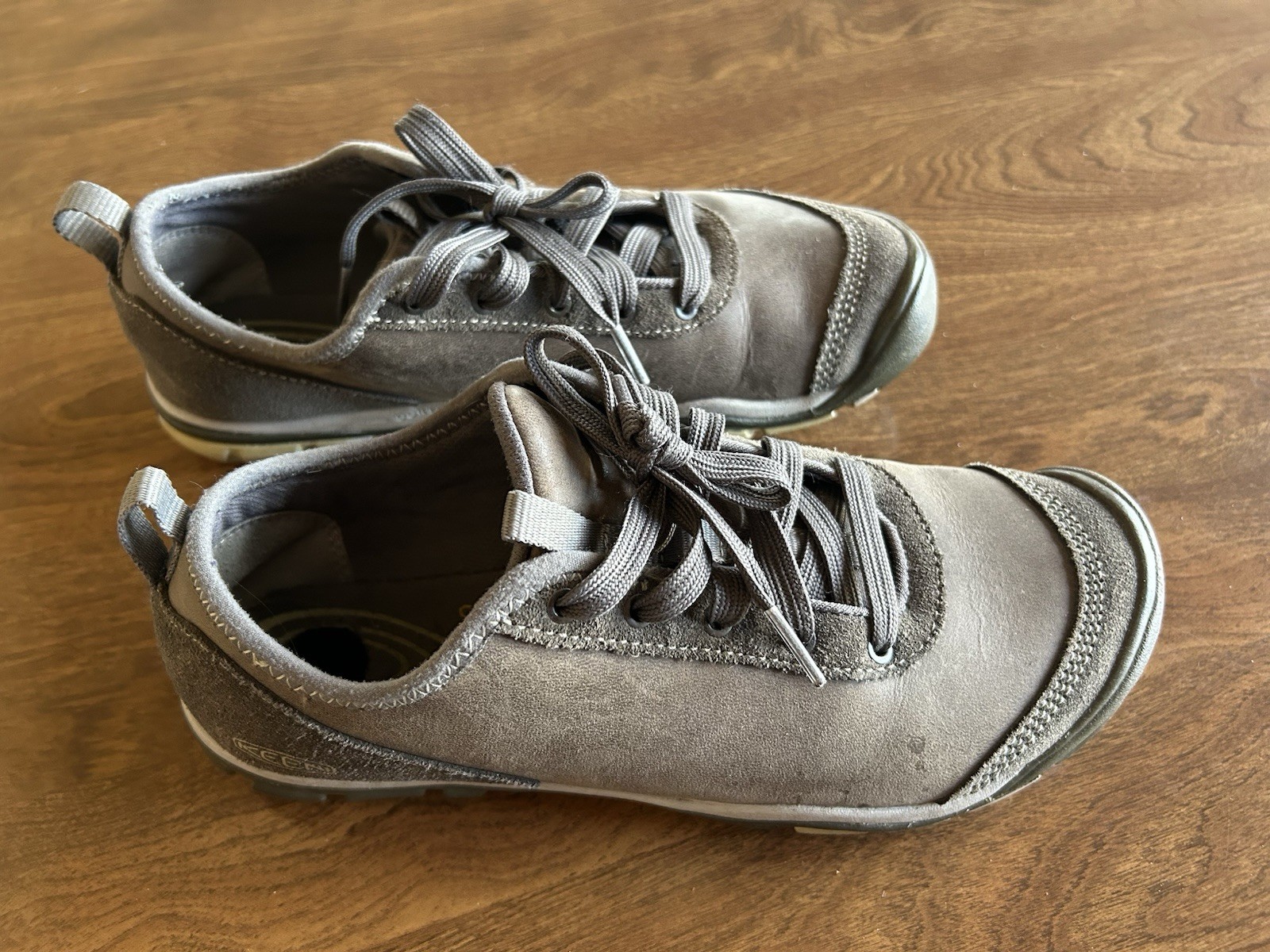 KEEN Leather Lace-Up Casual Walking/Hiking Shoes Women Sz 8.5 Olive