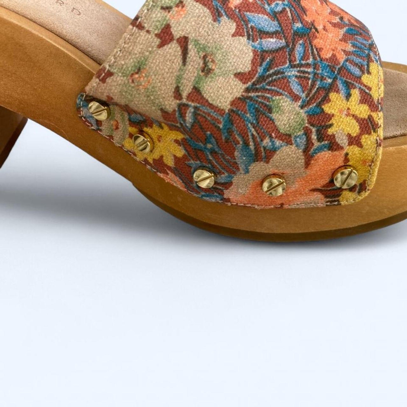 Veronica Beard – Happy Hippy/Retro Look/70s Inspo Platform Sandal -6.5