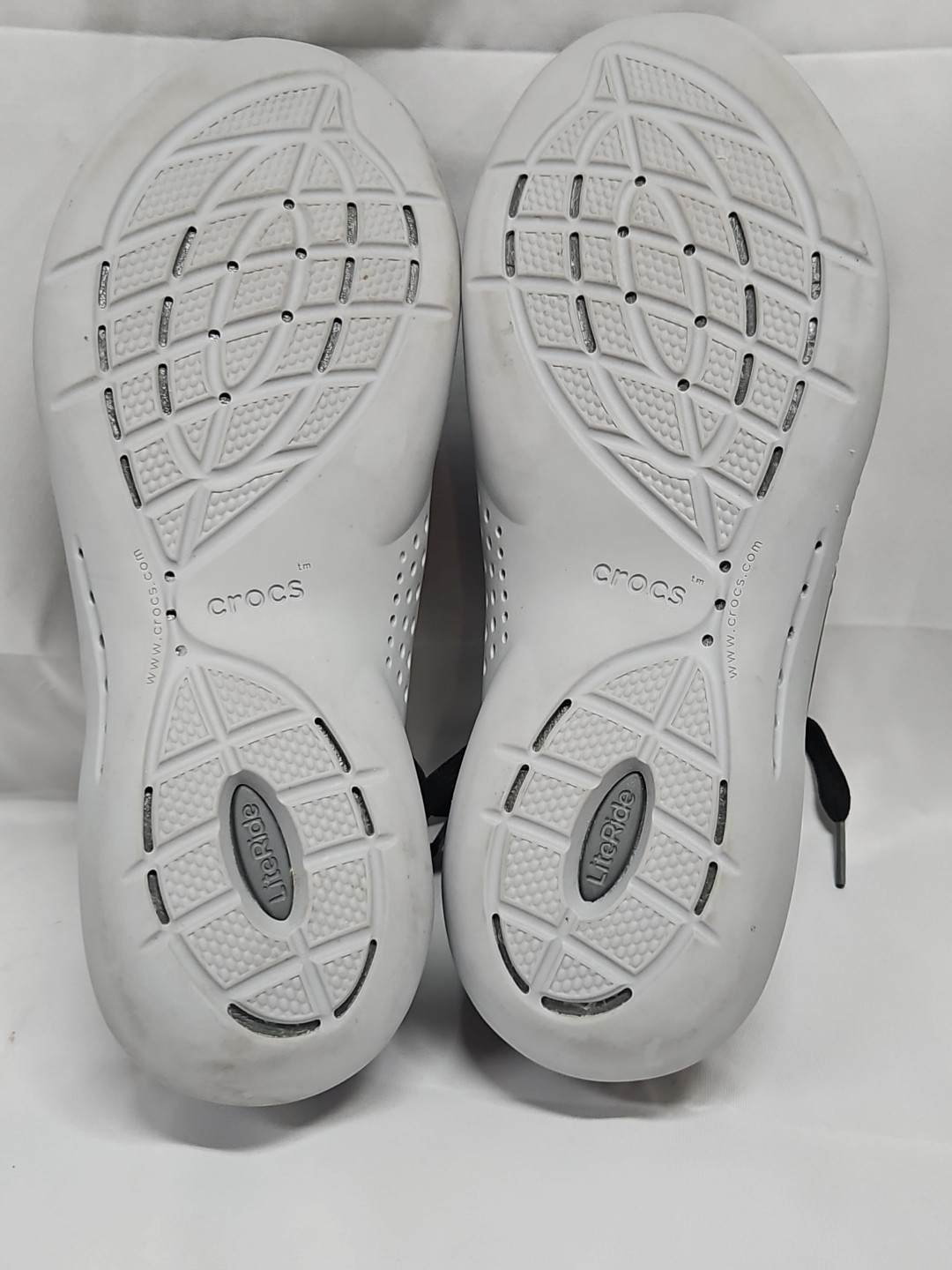 Crocs LiteRide 360 Pacer Sneakers Black Gray Lace Up 206705 Womens Size 9 GUC