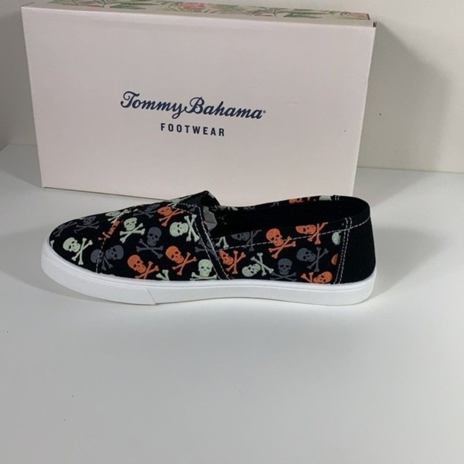 Tommy Bahamas Halloween Skull Sneakers 7.5