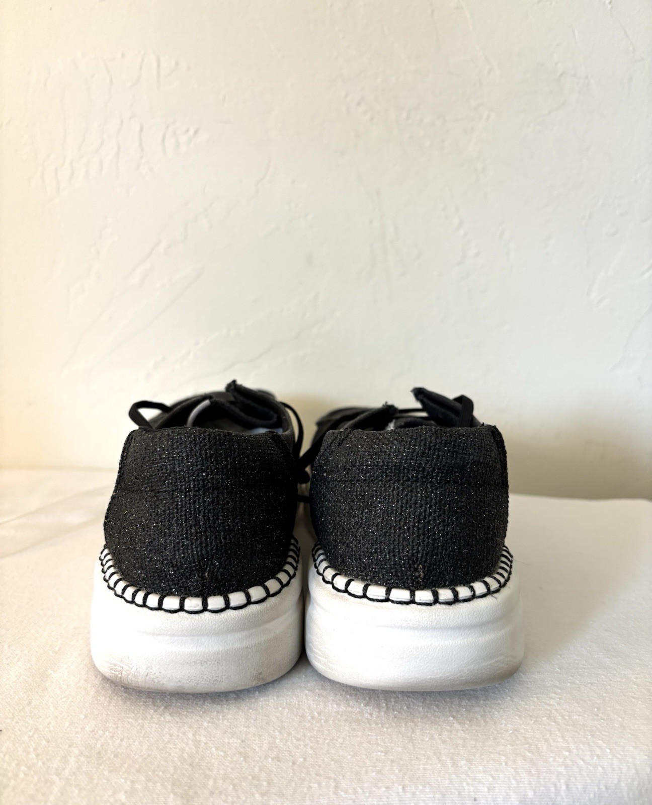 Hey Dude Wendy Rise Women’s Black Sparkled Heel Cushioned Footbed Sz 8