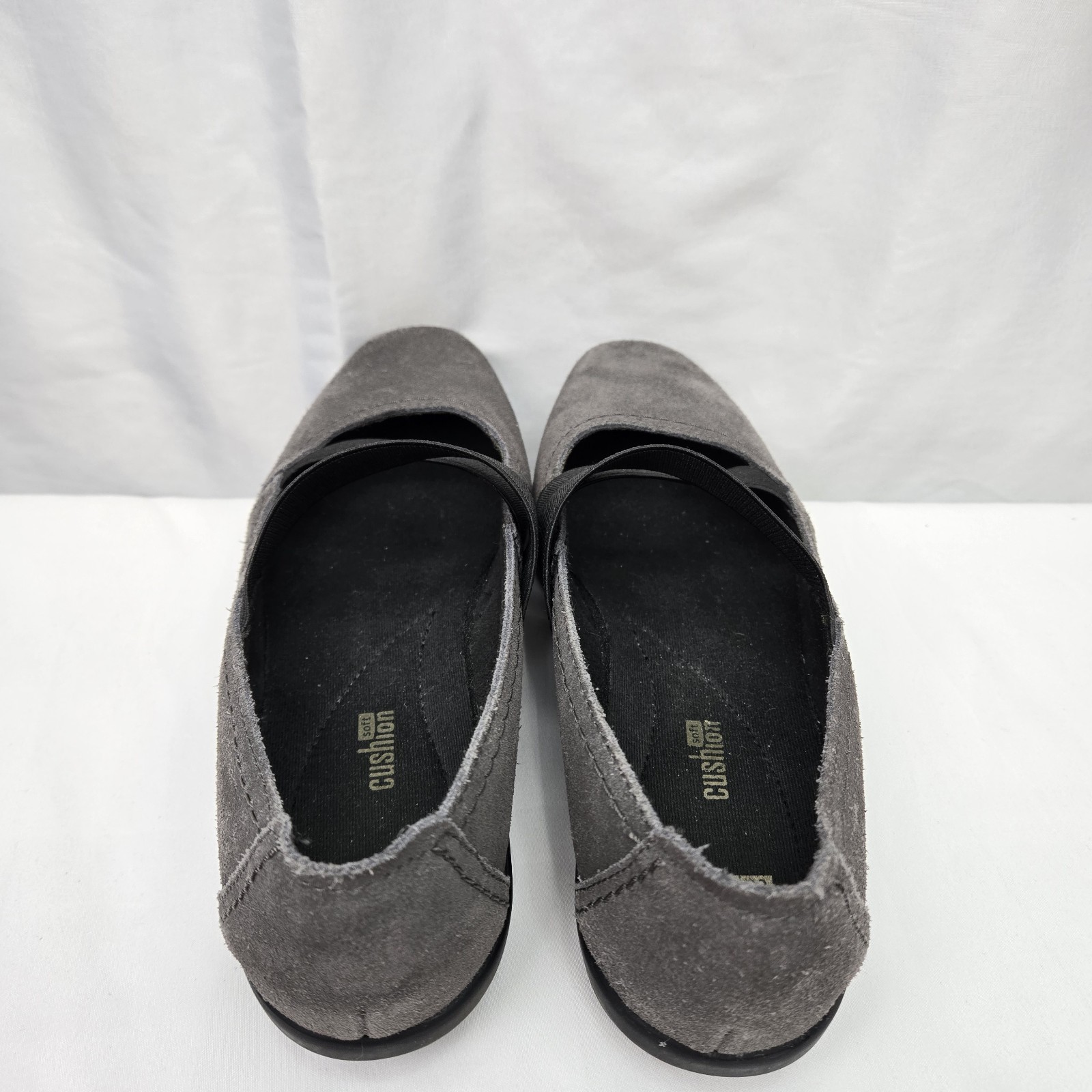Clark’s Collection Soft Cushion Grey Suede W/Elastic Straps Comfort SZ 8 READ