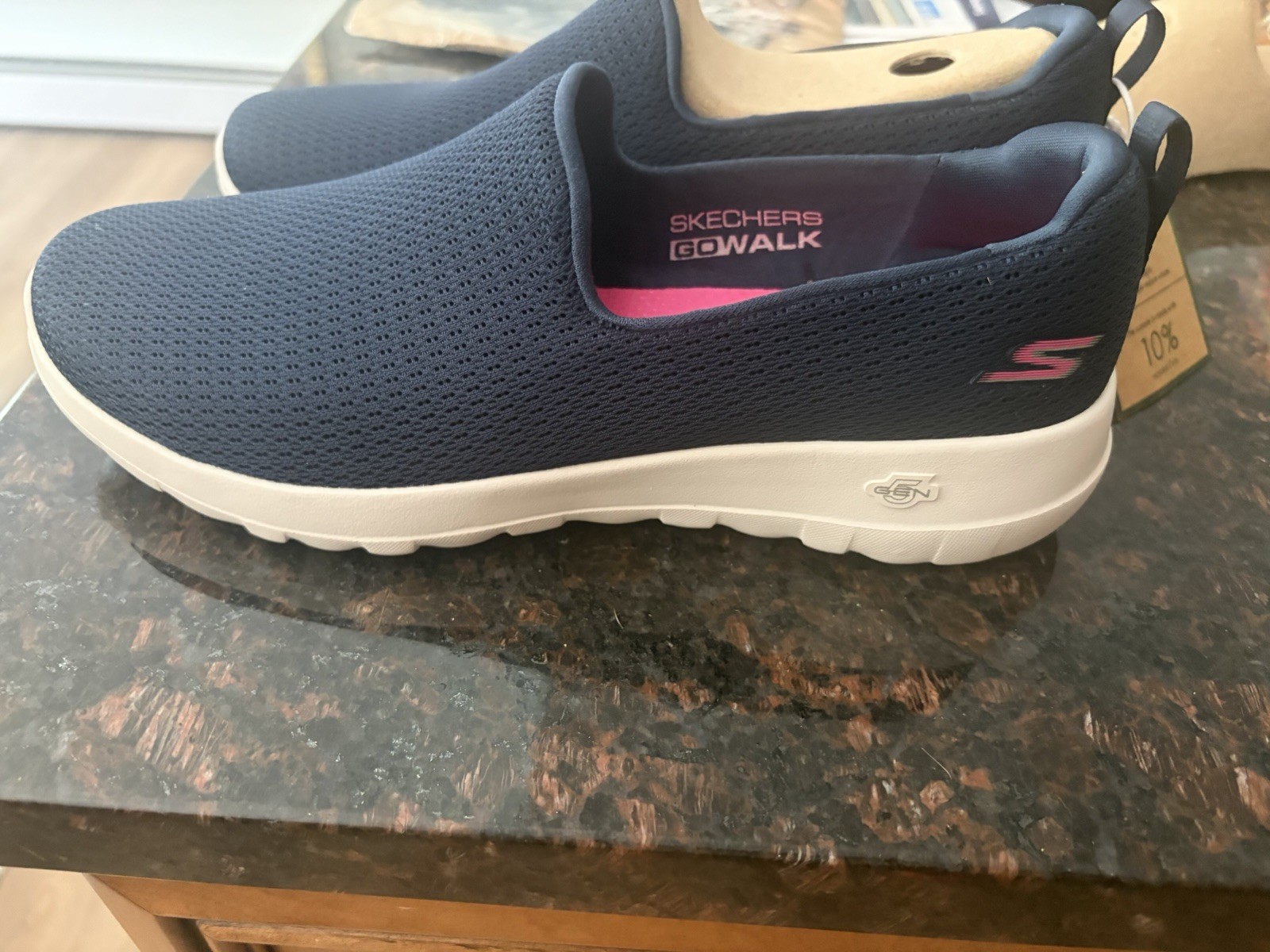 SKECHERS GOwalk Women’s Slip-On Mesh Shoes Navy/White/Pink 8.5 Washable