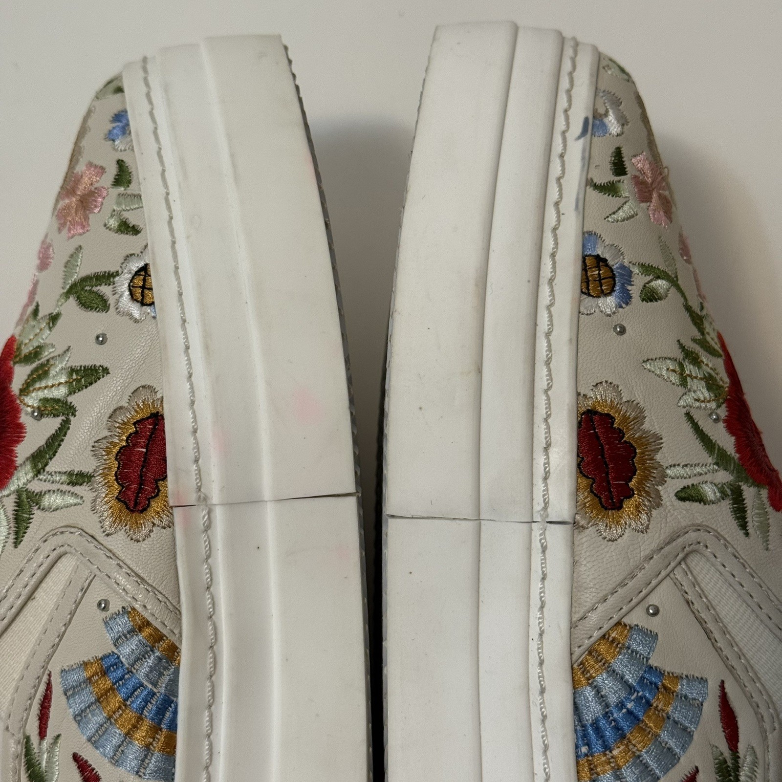 Alice + Olivia size 8 Sasha Floral Embroidered Slip-On Platform Sneakers Ivory