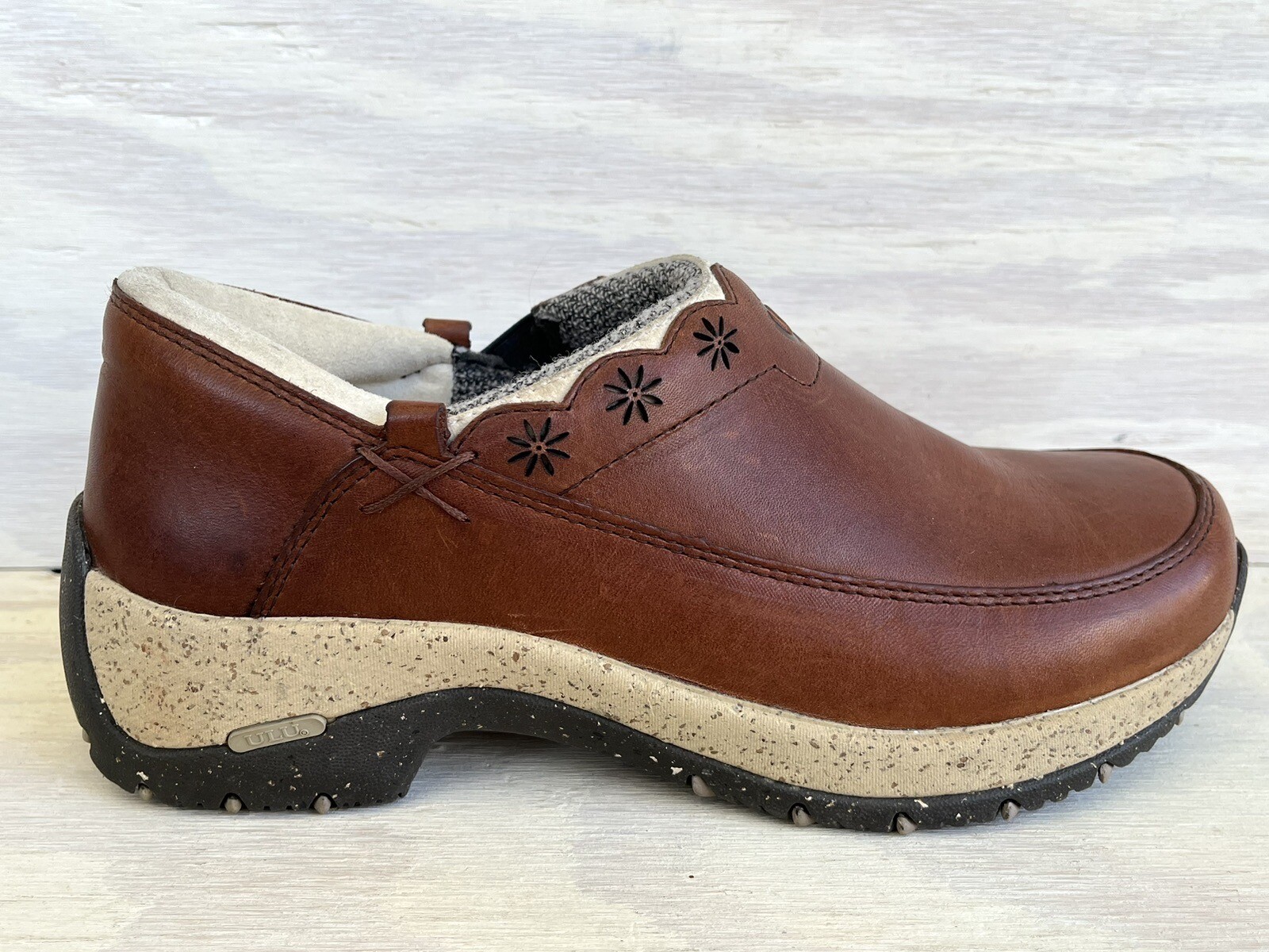 Ulu Brown Leather Slip Resistant Comfort Mules/Loafers Shearling Footbed Size 7