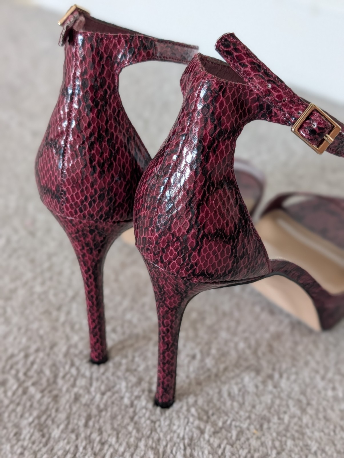 BCBGeneration Red Snake Print Platform Heels Size 8 Ankle Strap High Heel Sandal