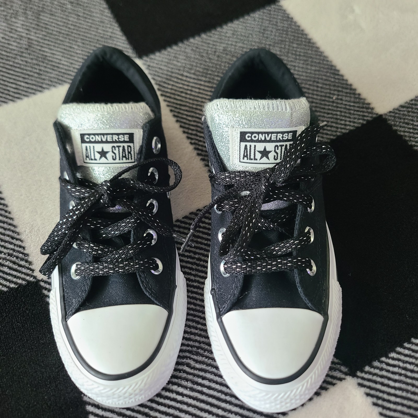 Converse All Star Low Top Sneakers Black/White/ silver tounge Women’s US 5 EU 35