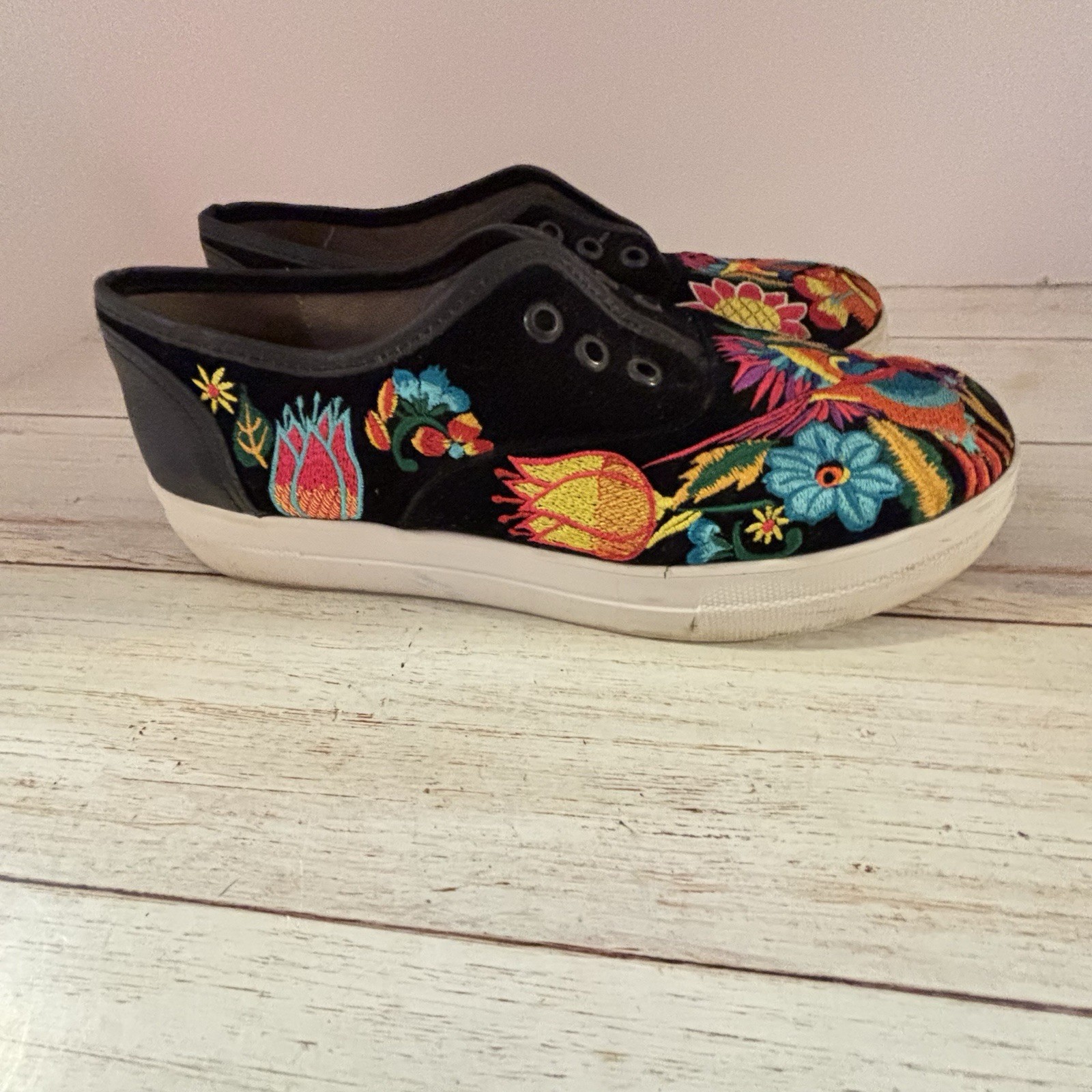 Xhantae Colorful Floral Embroidered Sneakers 8 Mexico Velvet Leather EUC Women