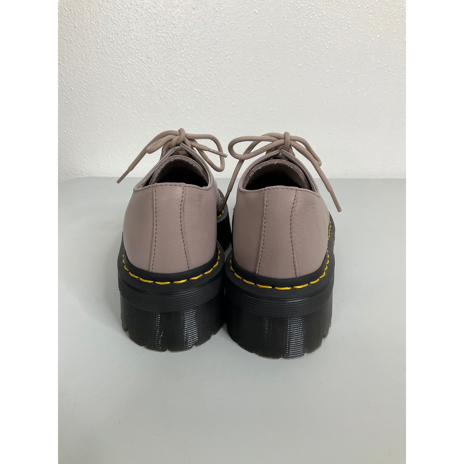 Dr. Martens 8053 Quad Platform Oxford Shoes Vintage Taupe Pisa Leather 31167