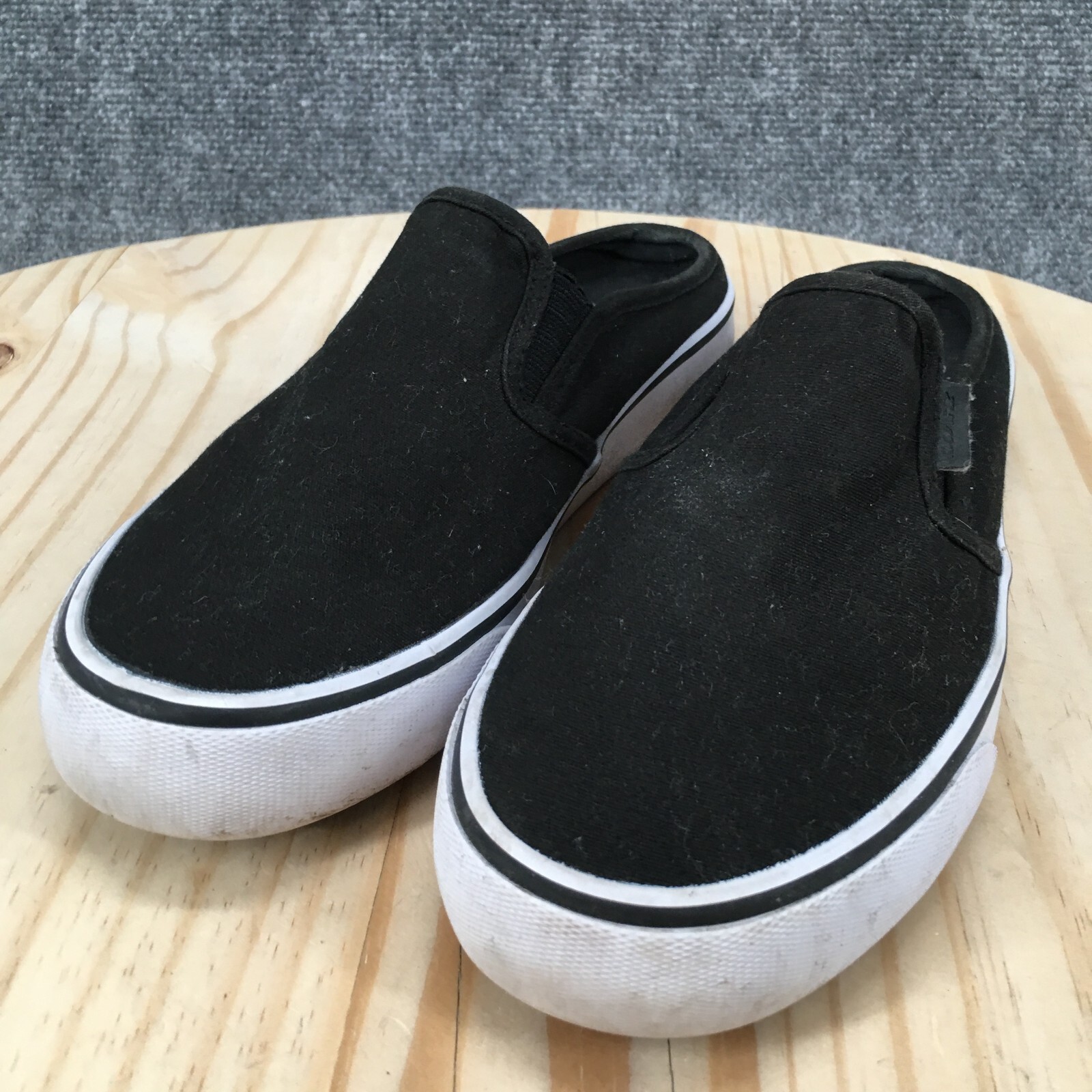 Lugz Shoes Womens 8 Clipper Slip On Sneakers Black Canvas Closed Toe Comfort