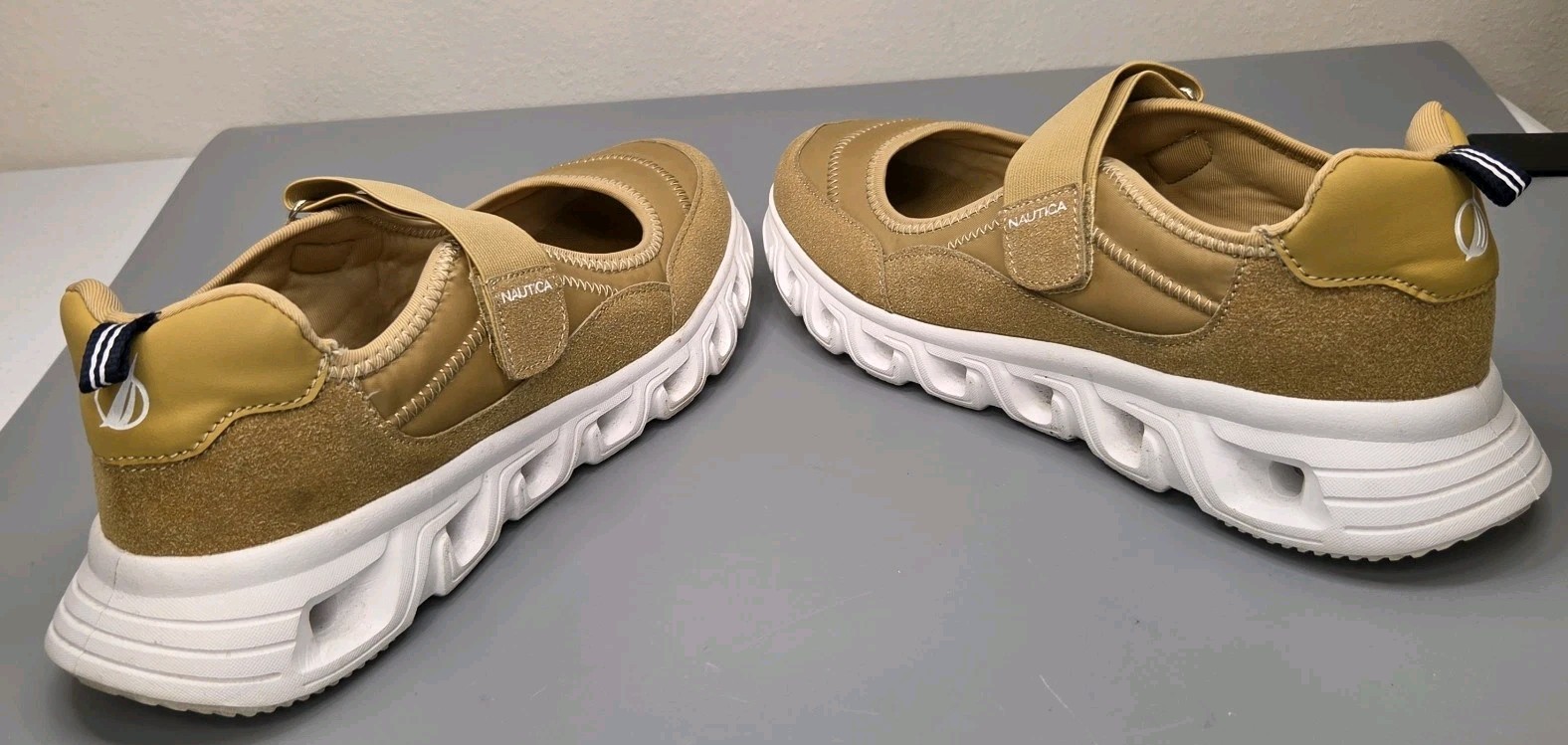 Nautica Ladies Cachet Sneaker Shoes Size 10 Tan Khaki Casual Mary Jane