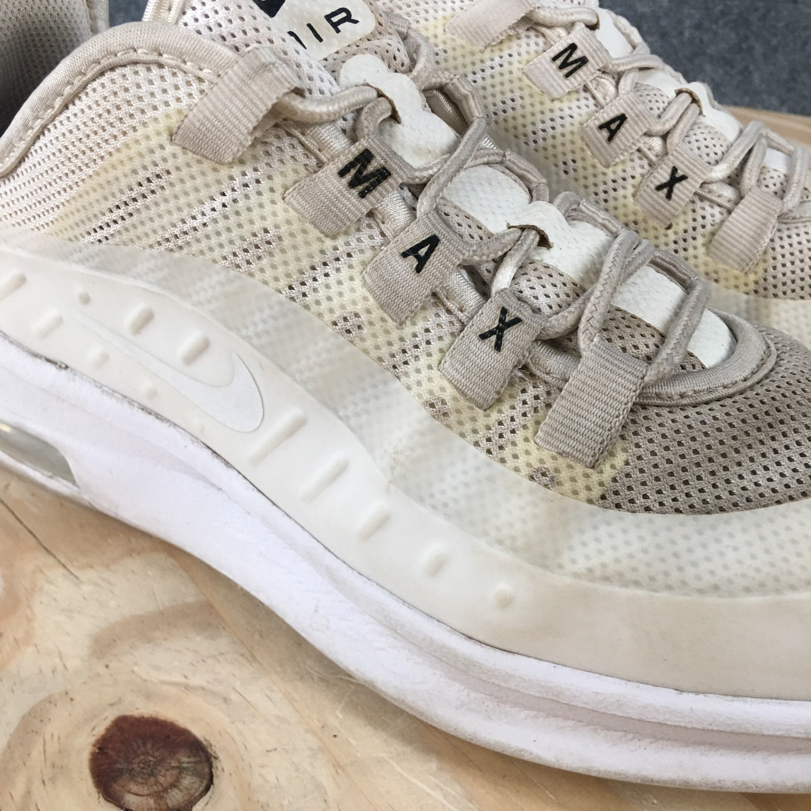 Nike Shoes Womens 7 Air Max Axis Sneakers White Mesh Lace Up Sports AA2168-100