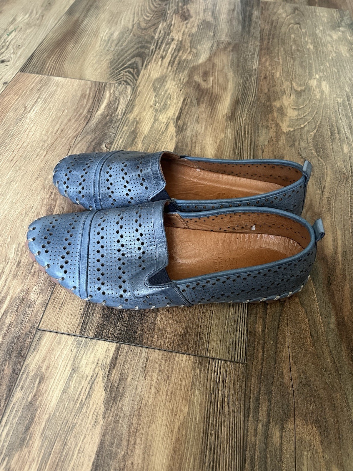 Spring Step Women Perforated Leather SlipOn Walking Shoes Size 41 (9.5-10) Blue