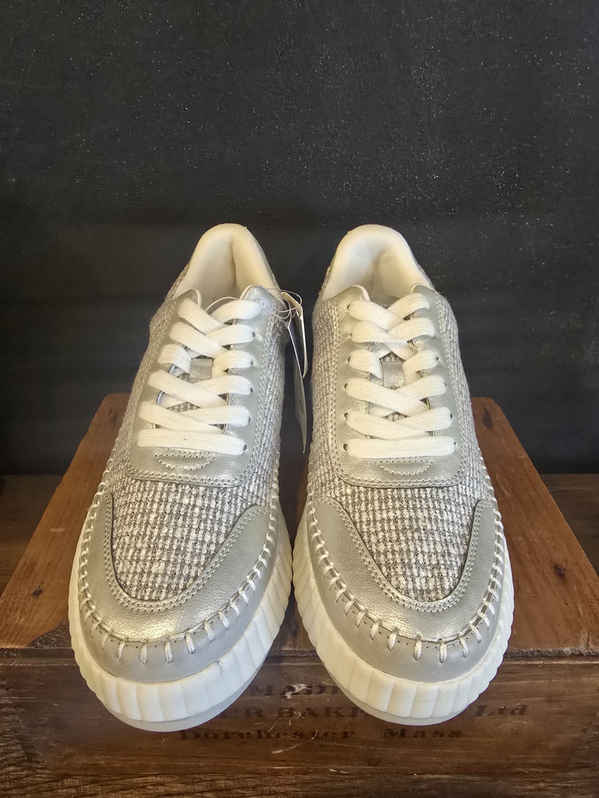 Universal Thread Womens Silver Persephone Sneakers Memory Foam Sz 8.5 New w Tags
