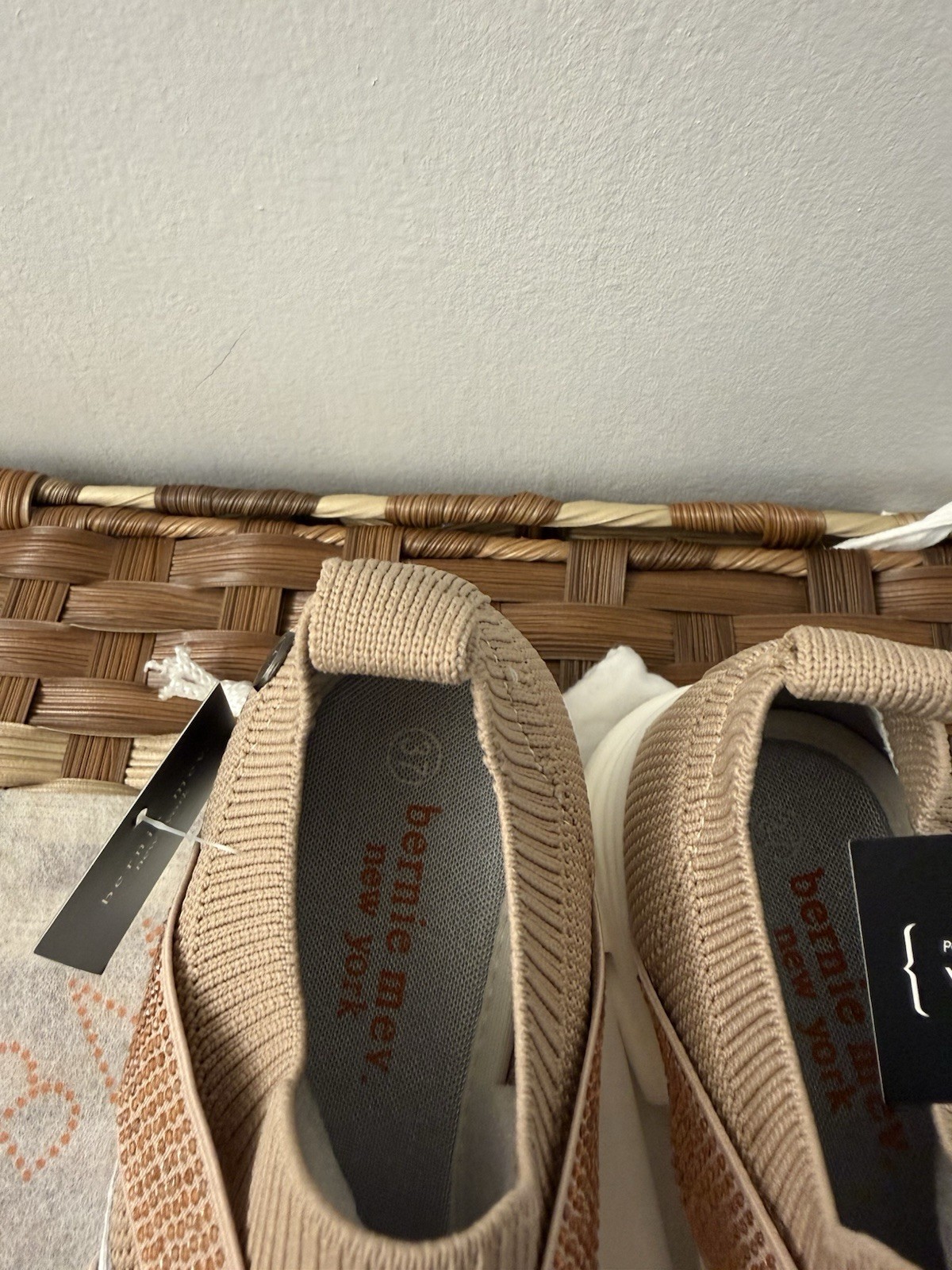 Bernie Mev Beige White Knit Slip-On Comfort Shoes Women’s US 6 Rhinestone