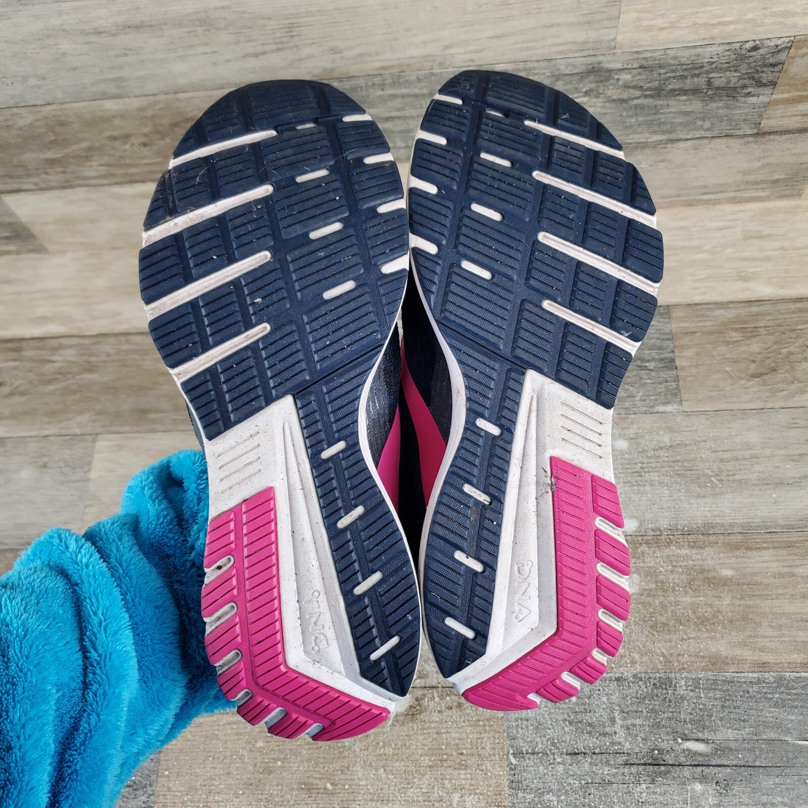 Brooks Signal 3 Womens Shoes Sz 11 B Running Athletic Dark Blue Pink Sneakers